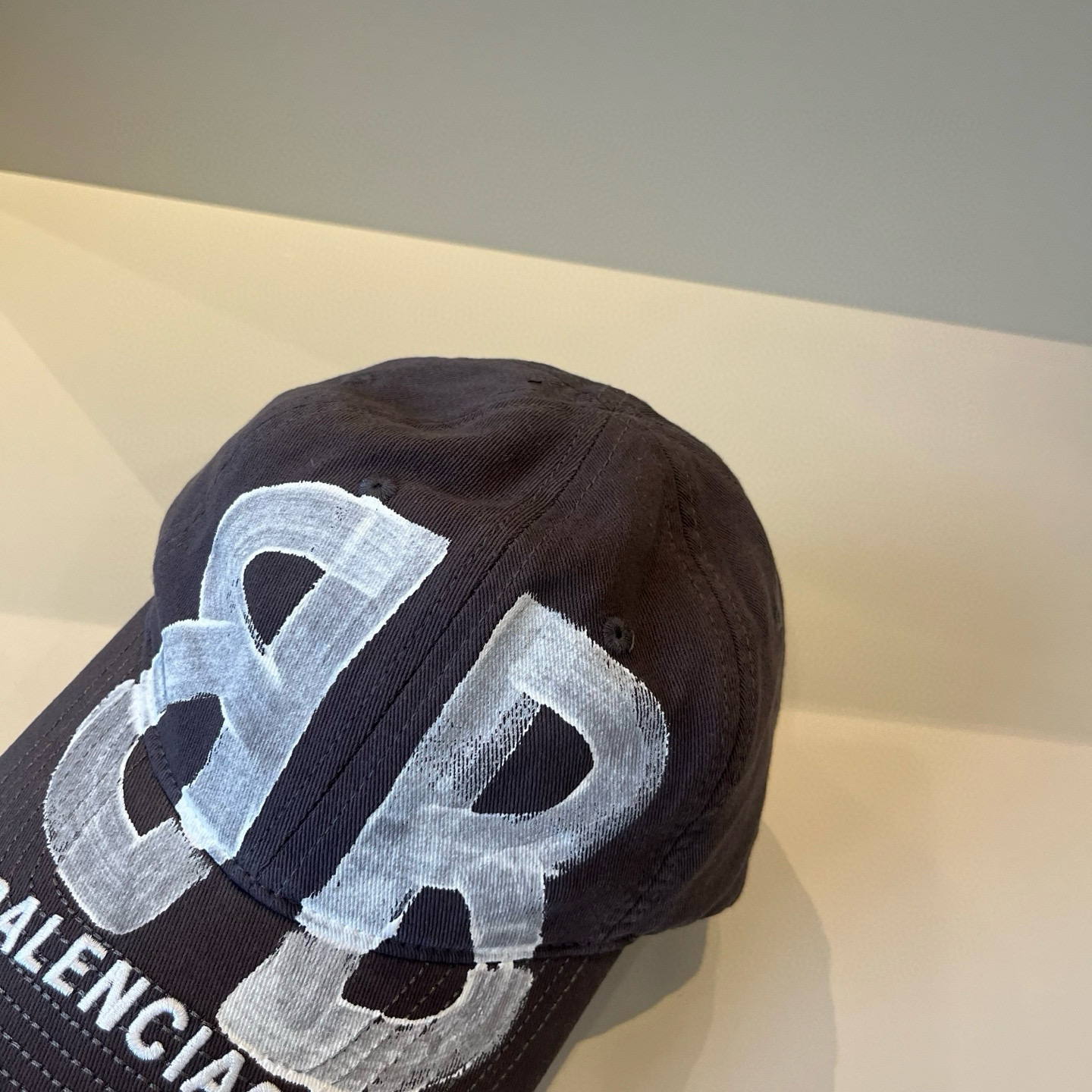  BALENCIAGA巴黎世家新款logo棒球帽，很酷的色系，男女佩戴都有不同style，第一批抢先出货