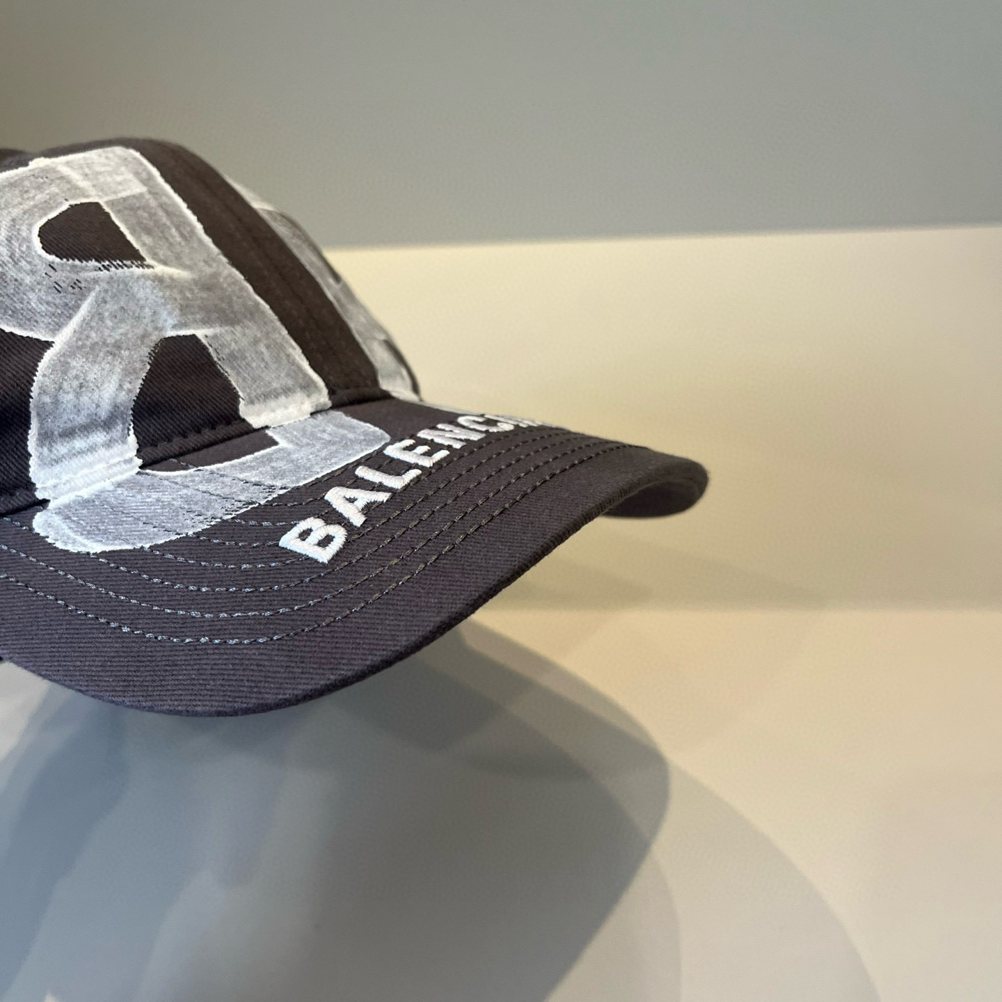  BALENCIAGA巴黎世家新款logo棒球帽，很酷的色系，男女佩戴都有不同style，第一批抢先出货