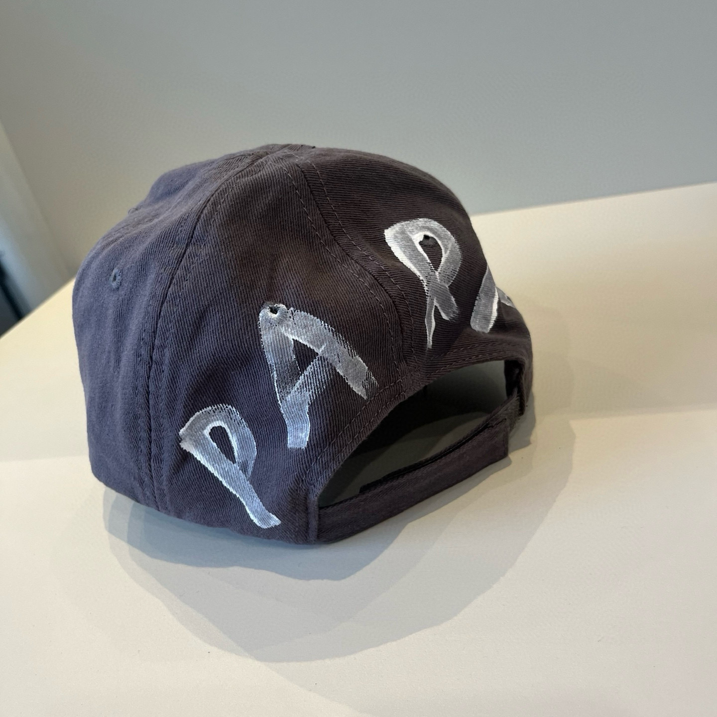  BALENCIAGA巴黎世家新款logo棒球帽，很酷的色系，男女佩戴都有不同style，第一批抢先出货