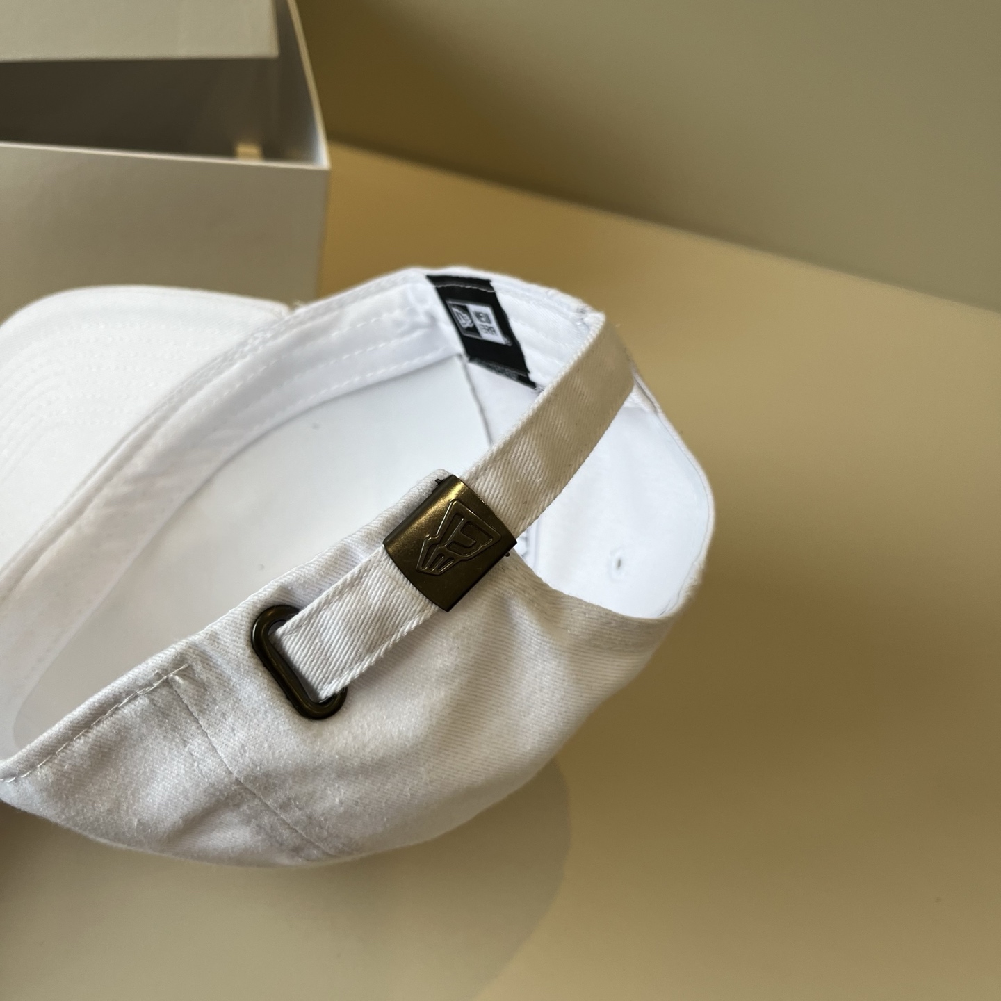 
韩国正品MLB棒球帽。最新最火的帽子就在这👏👏最新款LA棒球帽刺绣男女情侣款鸭舌帽❗最新款，经典La小