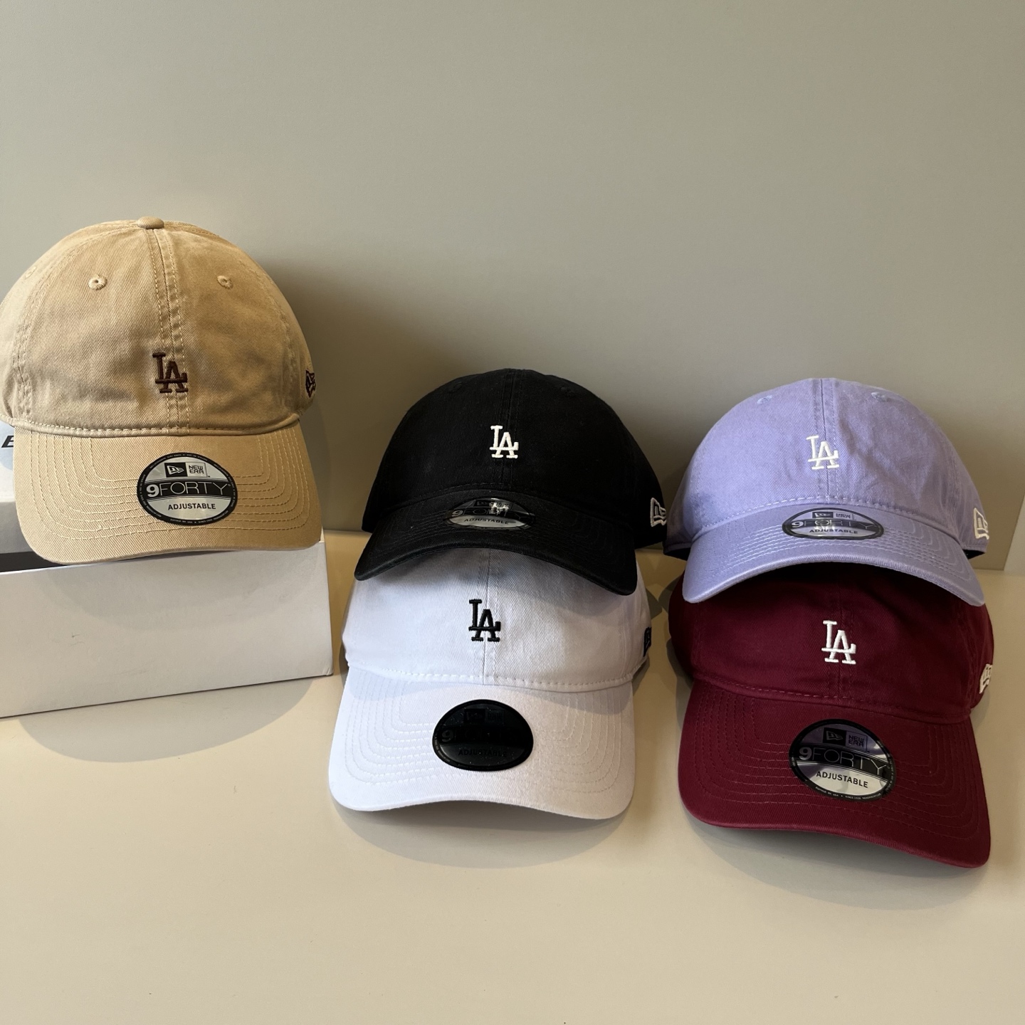 
韩国正品MLB棒球帽。最新最火的帽子就在这👏👏最新款LA棒球帽刺绣男女情侣款鸭舌帽❗最新款，经典La小