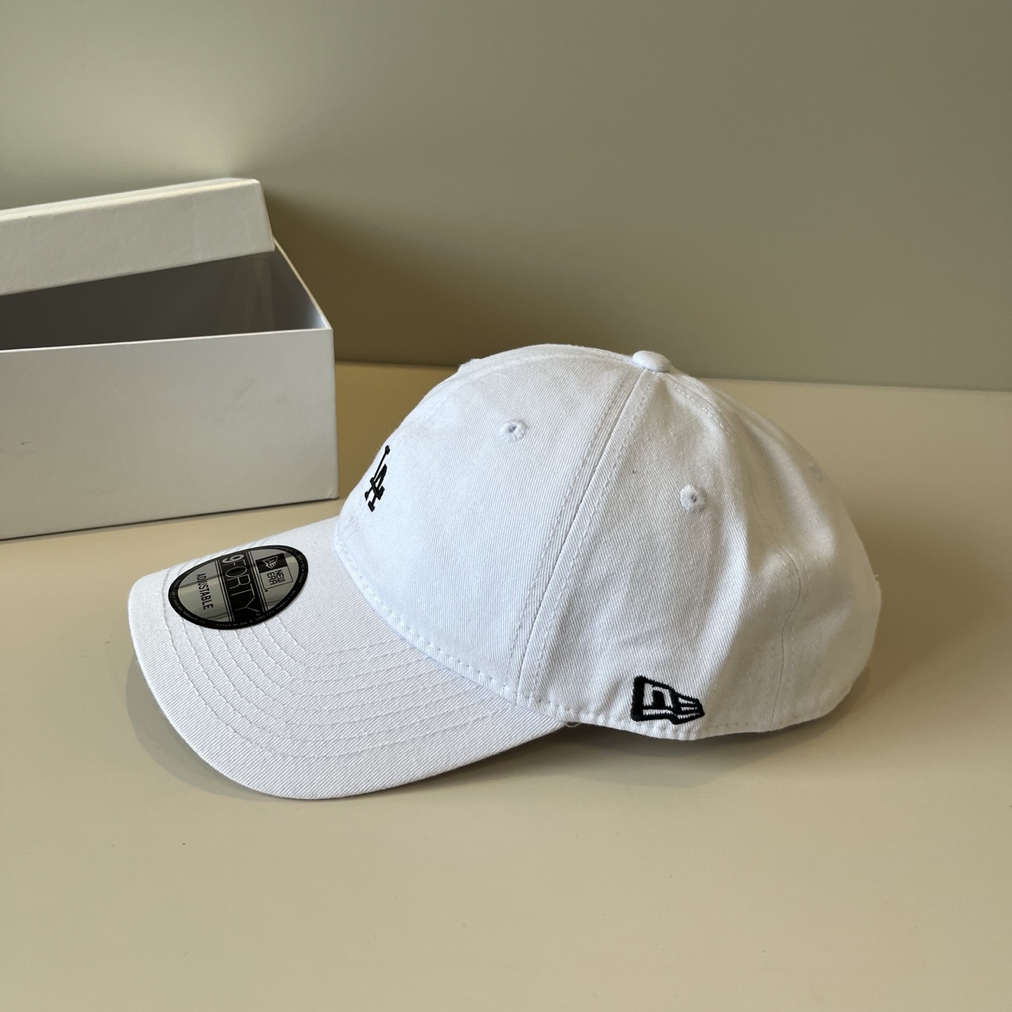 
韩国正品MLB棒球帽。最新最火的帽子就在这👏👏最新款LA棒球帽刺绣男女情侣款鸭舌帽❗最新款，经典La小