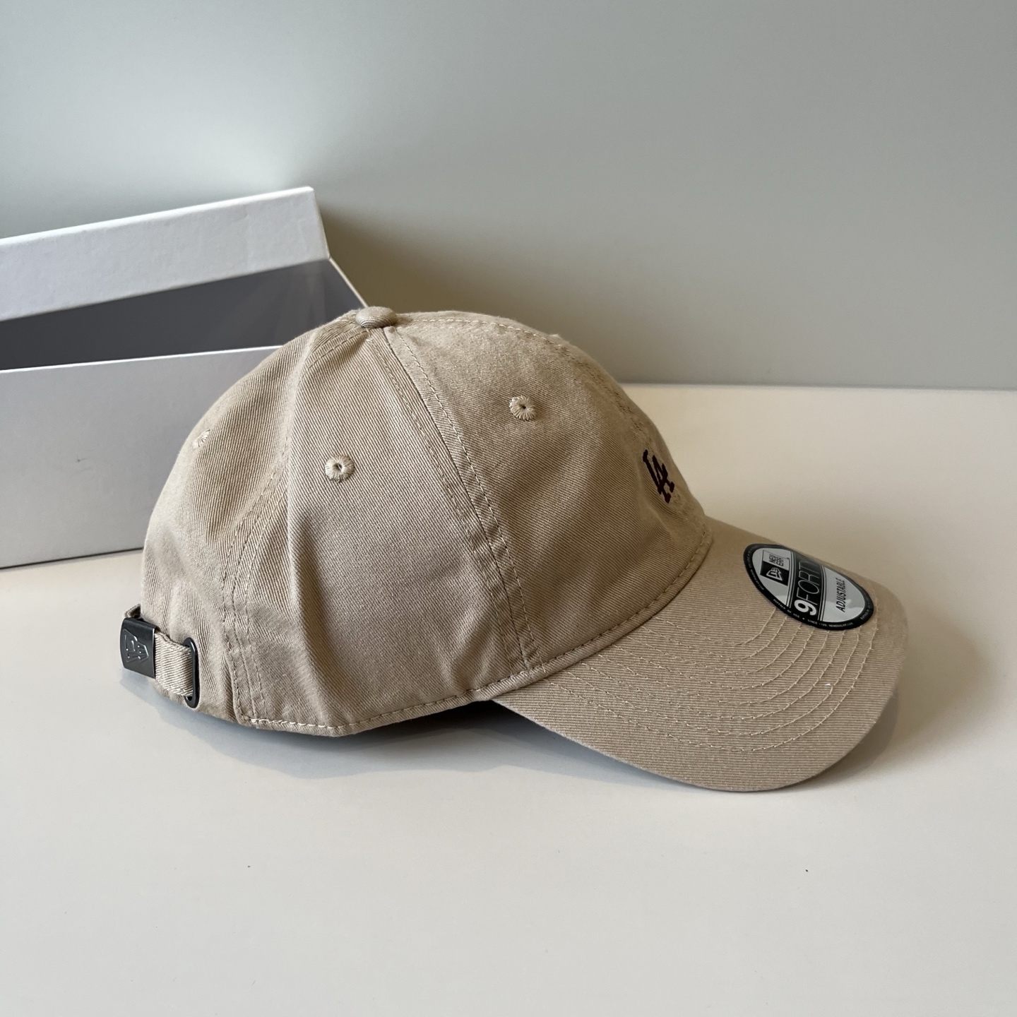 
韩国正品MLB棒球帽。最新最火的帽子就在这👏👏最新款LA棒球帽刺绣男女情侣款鸭舌帽❗最新款，经典La小