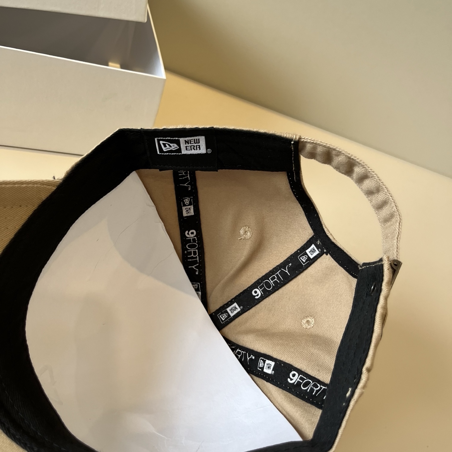 
韩国正品MLB棒球帽。最新最火的帽子就在这👏👏最新款LA棒球帽刺绣男女情侣款鸭舌帽❗最新款，经典La小