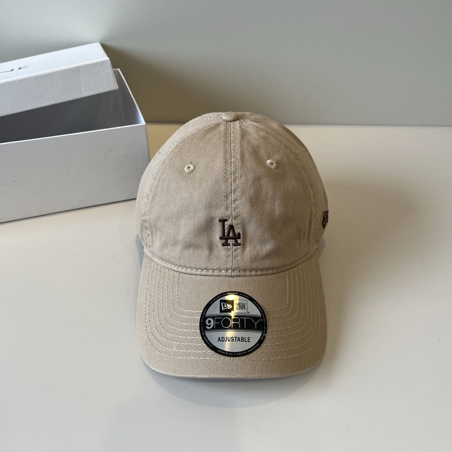 
韩国正品MLB棒球帽。最新最火的帽子就在这👏👏最新款LA棒球帽刺绣男女情侣款鸭舌帽❗最新款，经典La小