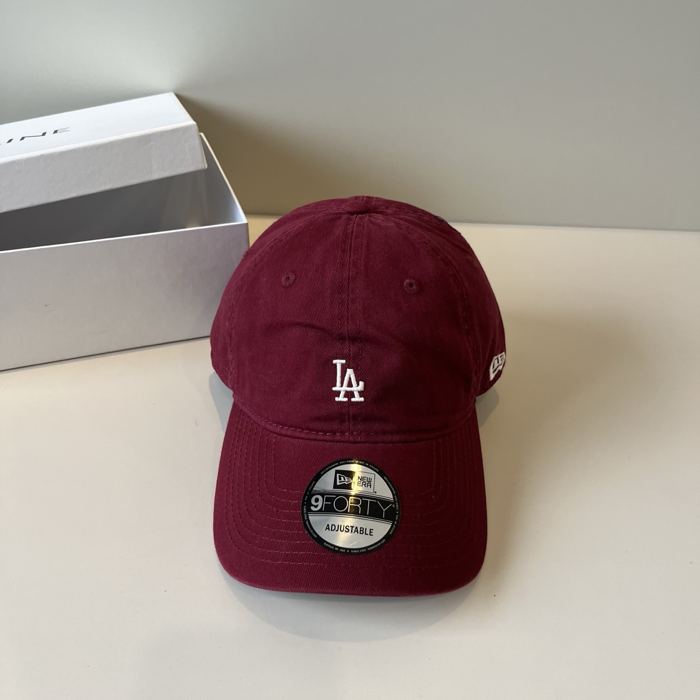 
韩国正品MLB棒球帽。最新最火的帽子就在这👏👏最新款LA棒球帽刺绣男女情侣款鸭舌帽❗最新款，经典La小