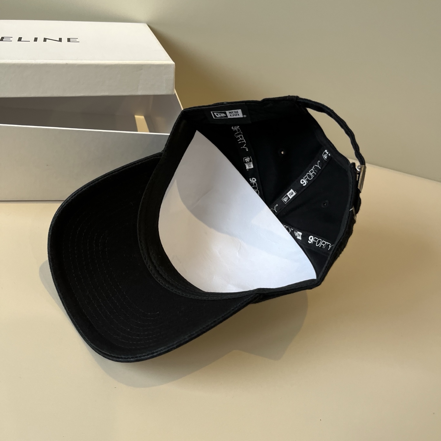 
韩国正品MLB棒球帽。最新最火的帽子就在这👏👏最新款LA棒球帽刺绣男女情侣款鸭舌帽❗最新款，经典La小