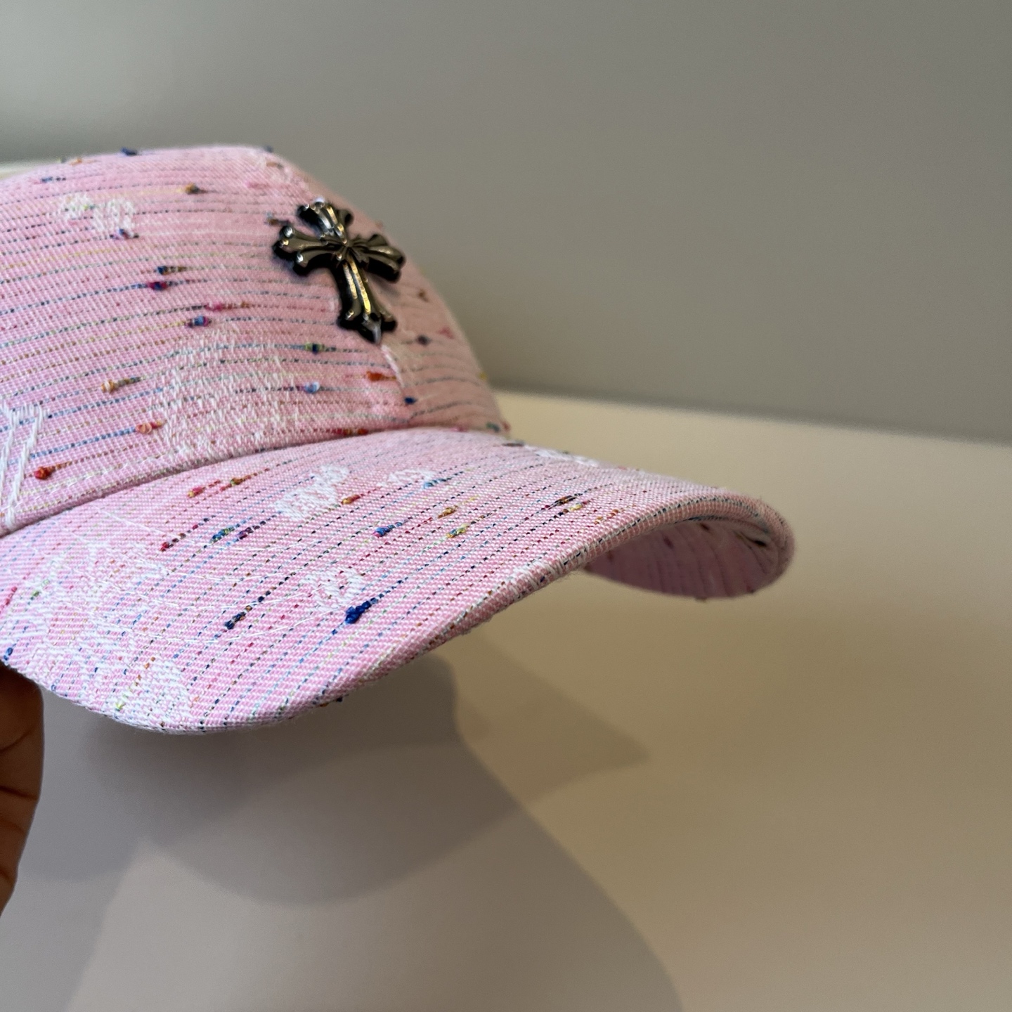  克罗心最新时尚前卫的休闲设计风格，戴上头就是这样好看看哦，做工精细，男女同款！