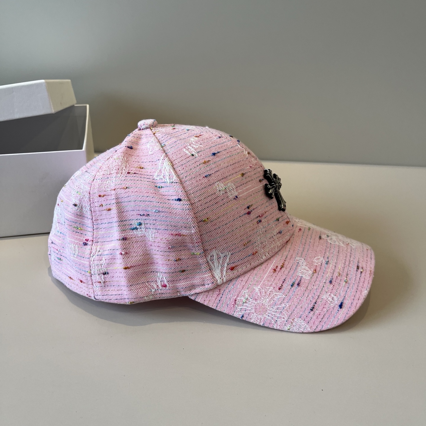  克罗心最新时尚前卫的休闲设计风格，戴上头就是这样好看看哦，做工精细，男女同款！