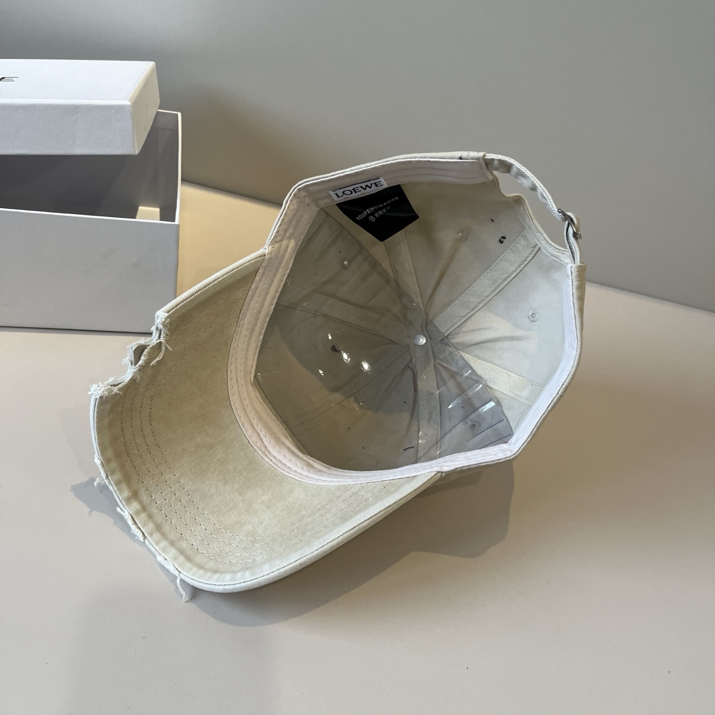 
👒罗意威👒LOEWE新款原版原标设计，质感超好，外部线条定位标准，做工精细，简约大气低价走量！