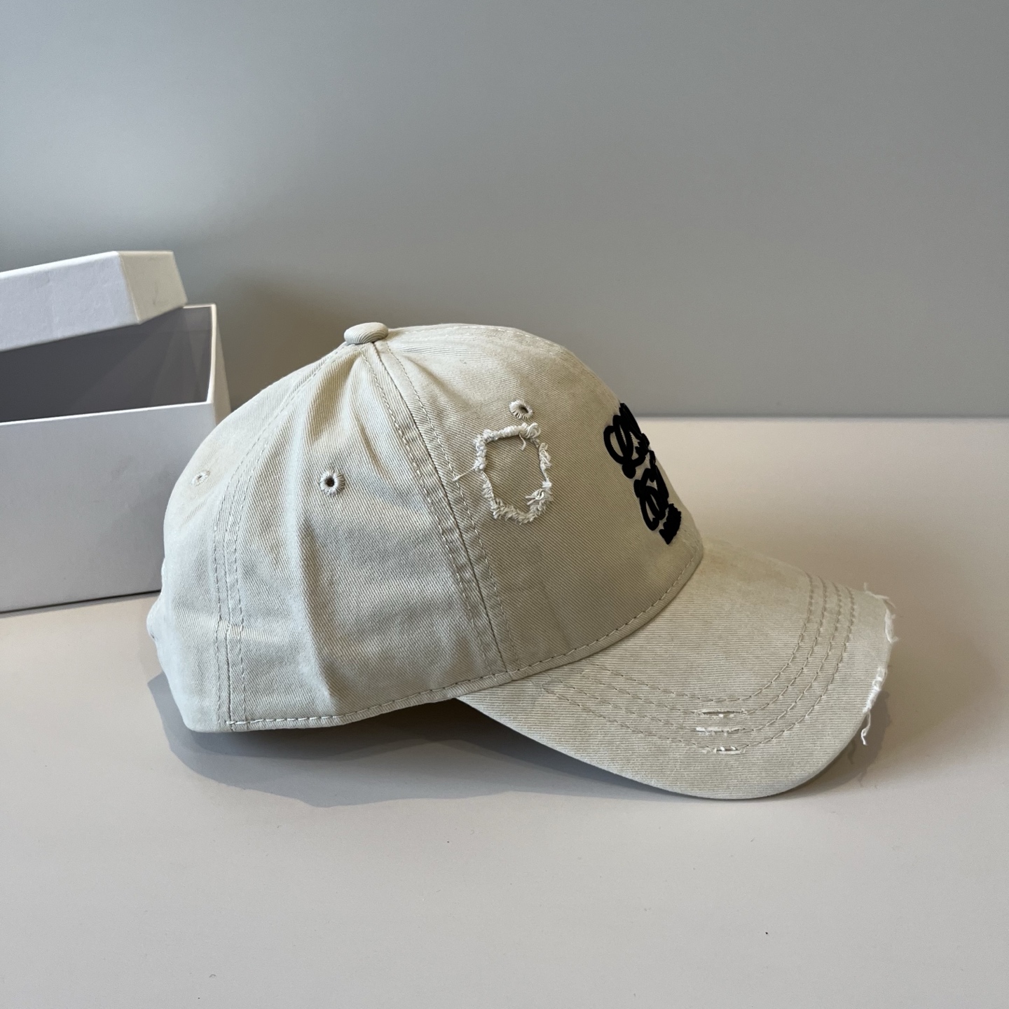 
👒罗意威👒LOEWE新款原版原标设计，质感超好，外部线条定位标准，做工精细，简约大气低价走量！