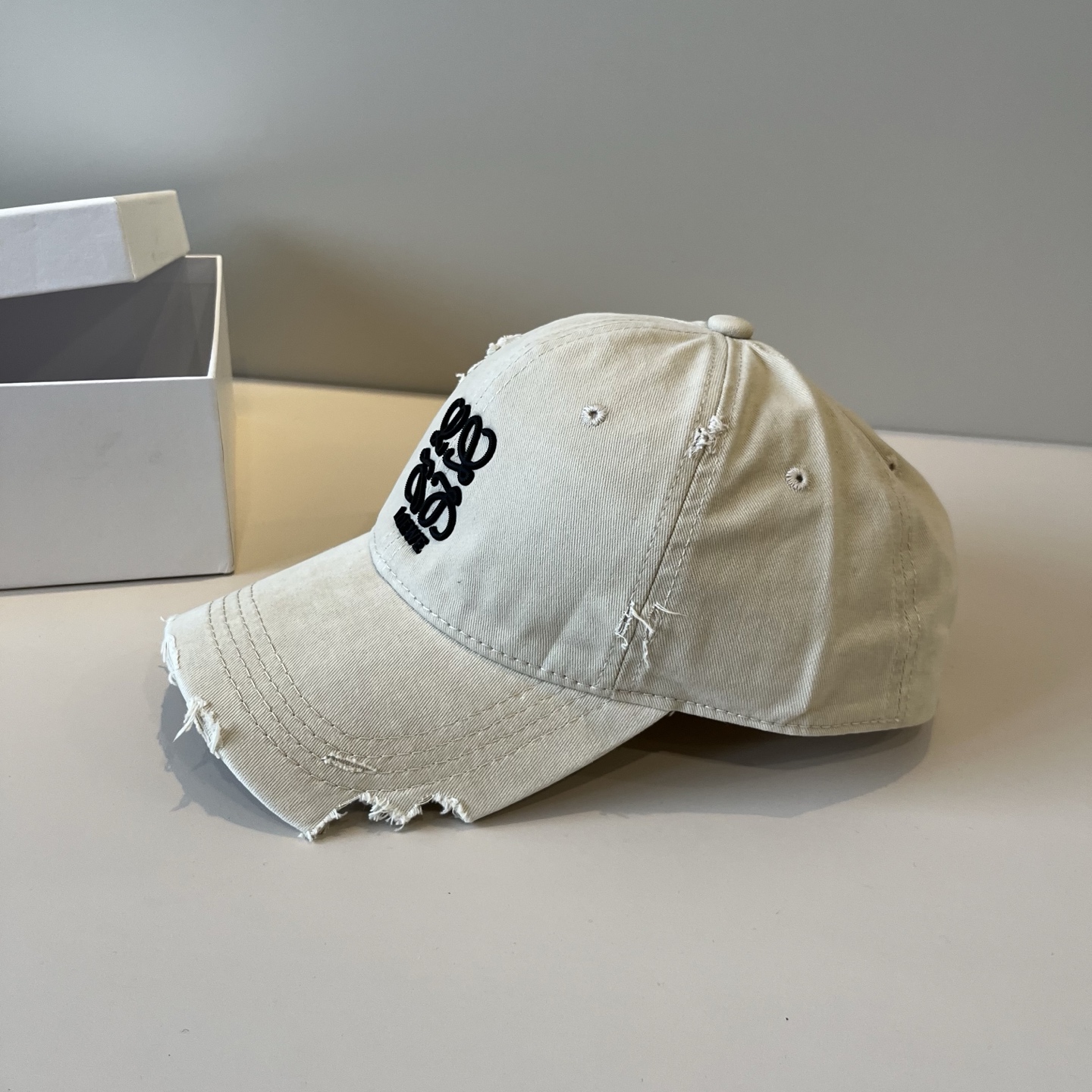 
👒罗意威👒LOEWE新款原版原标设计，质感超好，外部线条定位标准，做工精细，简约大气低价走量！