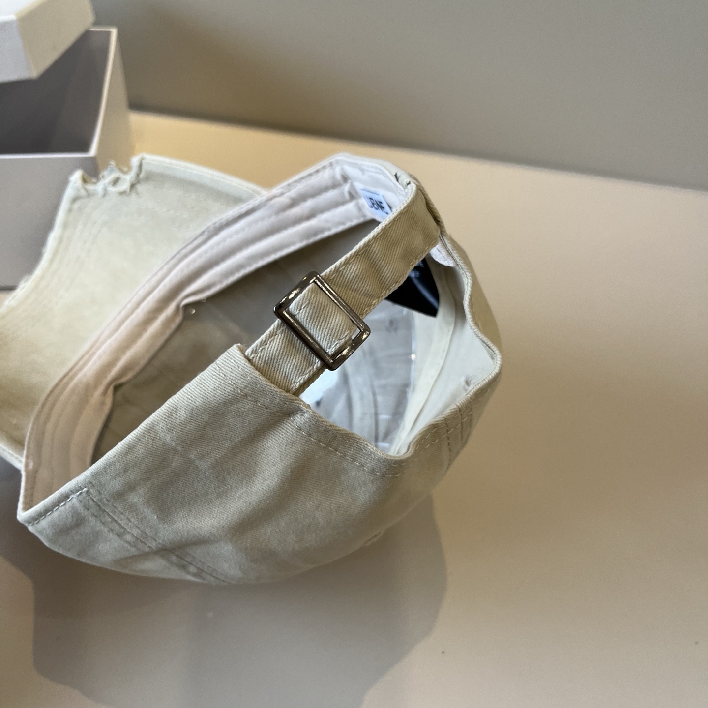 
👒罗意威👒LOEWE新款原版原标设计，质感超好，外部线条定位标准，做工精细，简约大气低价走量！