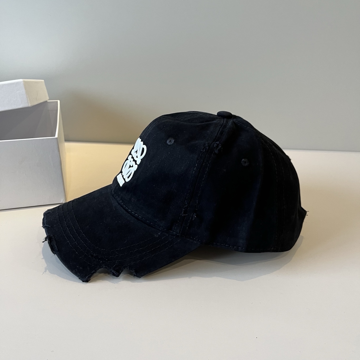 
👒罗意威👒LOEWE新款原版原标设计，质感超好，外部线条定位标准，做工精细，简约大气低价走量！