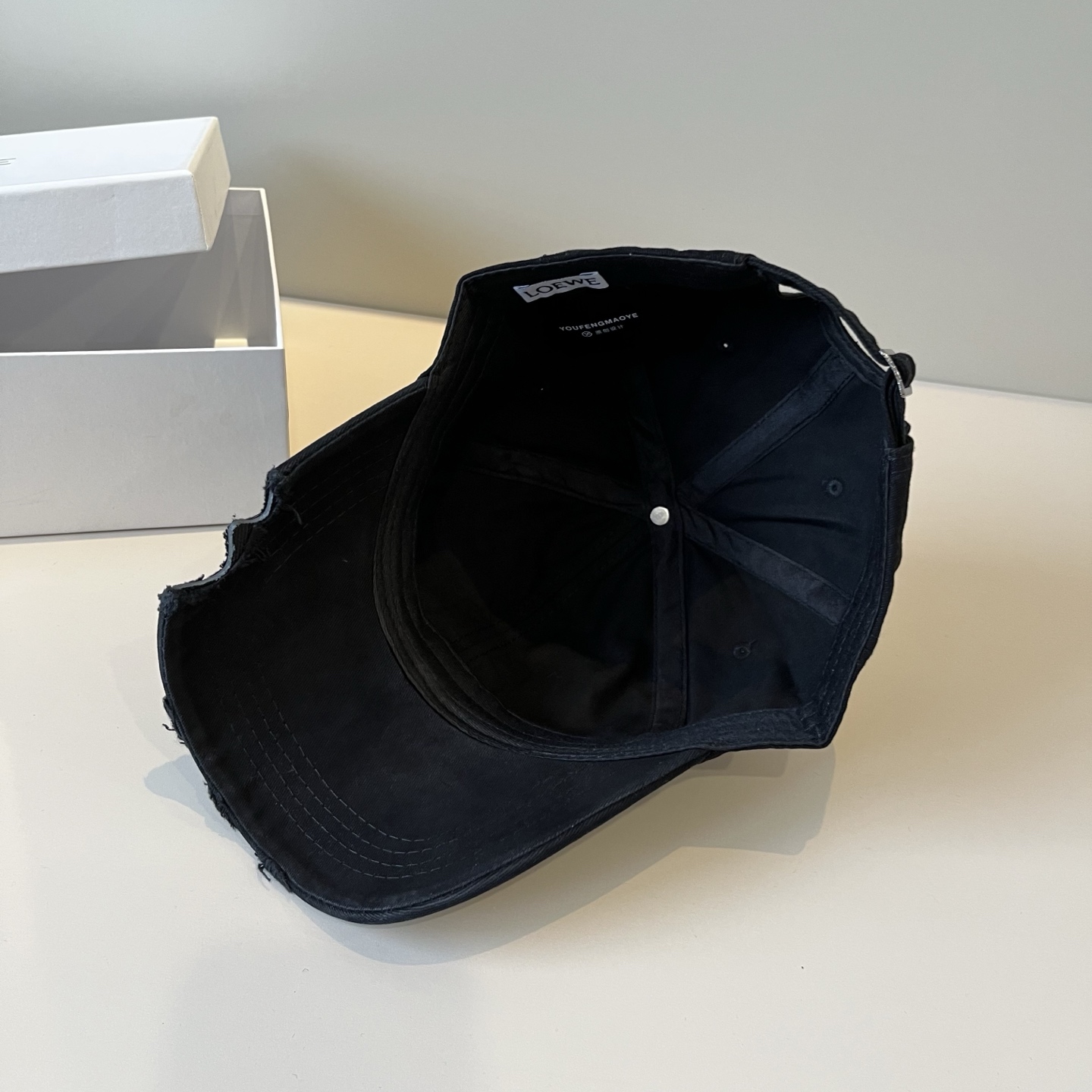 
👒罗意威👒LOEWE新款原版原标设计，质感超好，外部线条定位标准，做工精细，简约大气低价走量！