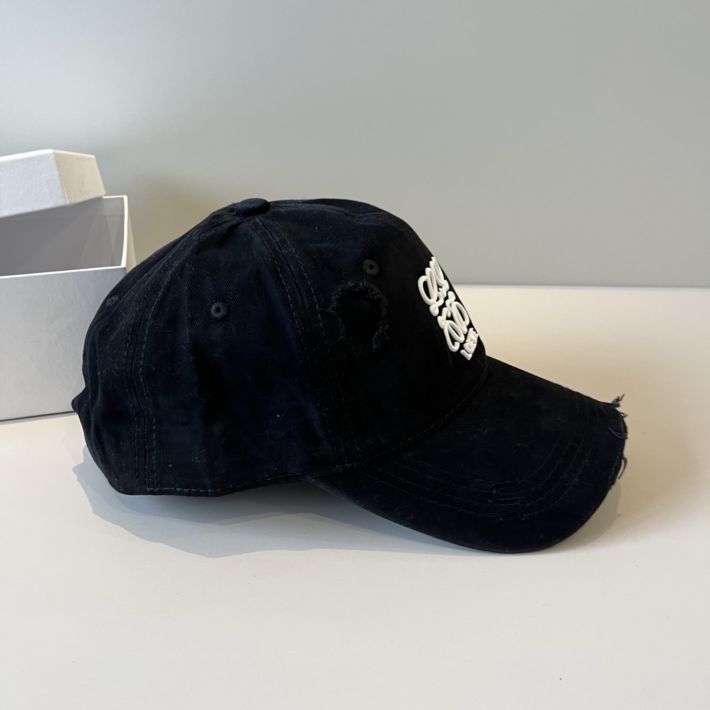 
👒罗意威👒LOEWE新款原版原标设计，质感超好，外部线条定位标准，做工精细，简约大气低价走量！