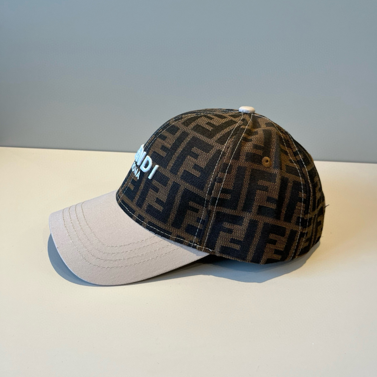  FENDI芬迪 老花系列棒球帽🧢 经典FF中古单品，气质穿搭单品，质量杠杠👍