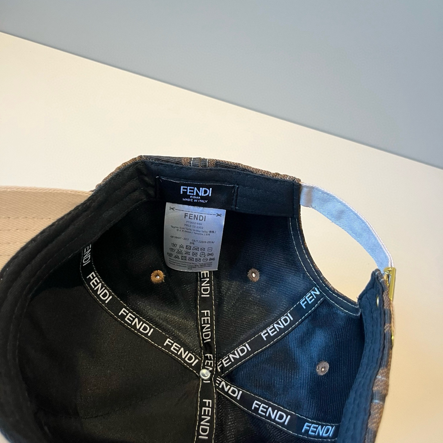  FENDI芬迪 老花系列棒球帽🧢 经典FF中古单品，气质穿搭单品，质量杠杠👍