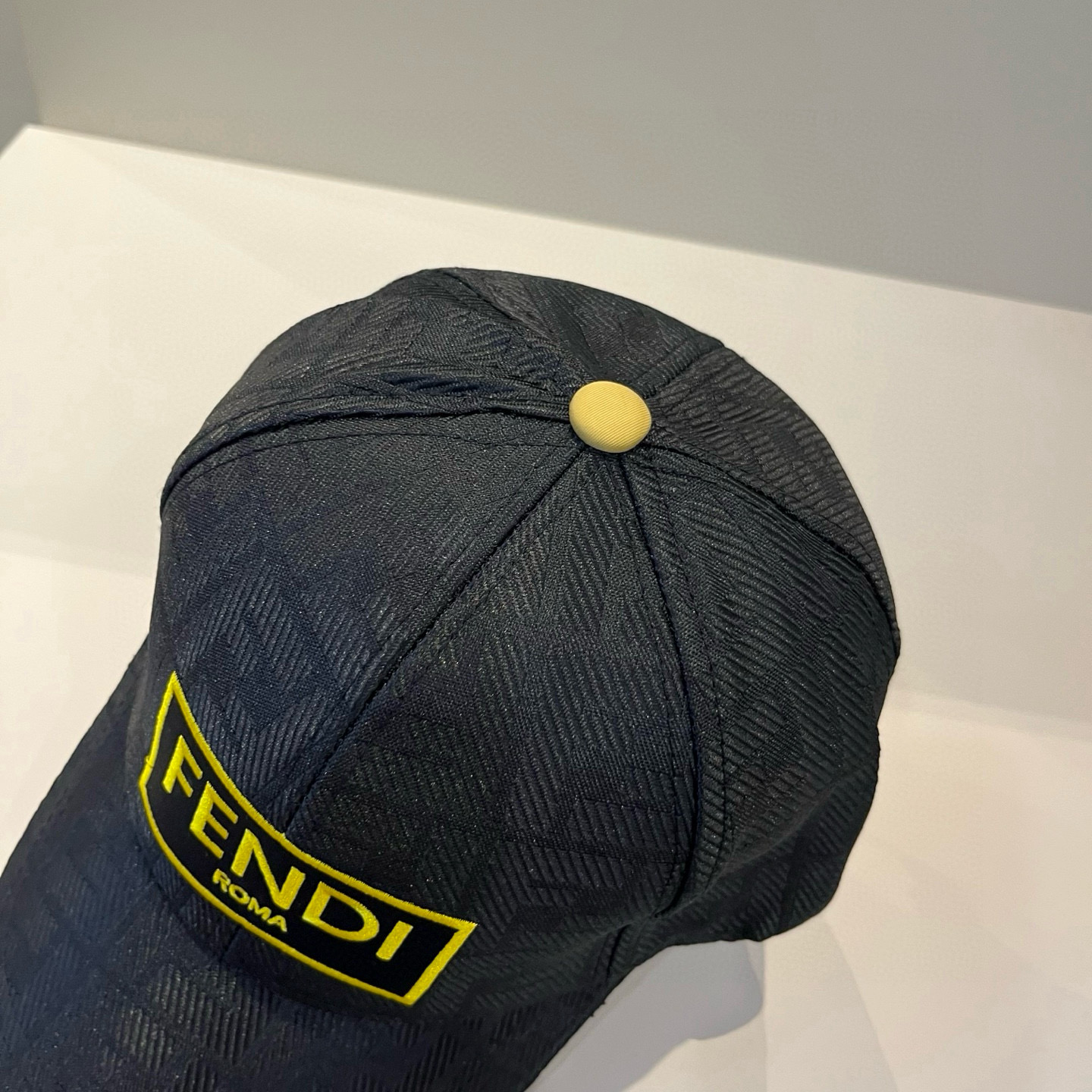  FENDI芬迪 老花系列棒球帽🧢 经典FF中古单品，气质穿搭单品，质量杠杠👍
