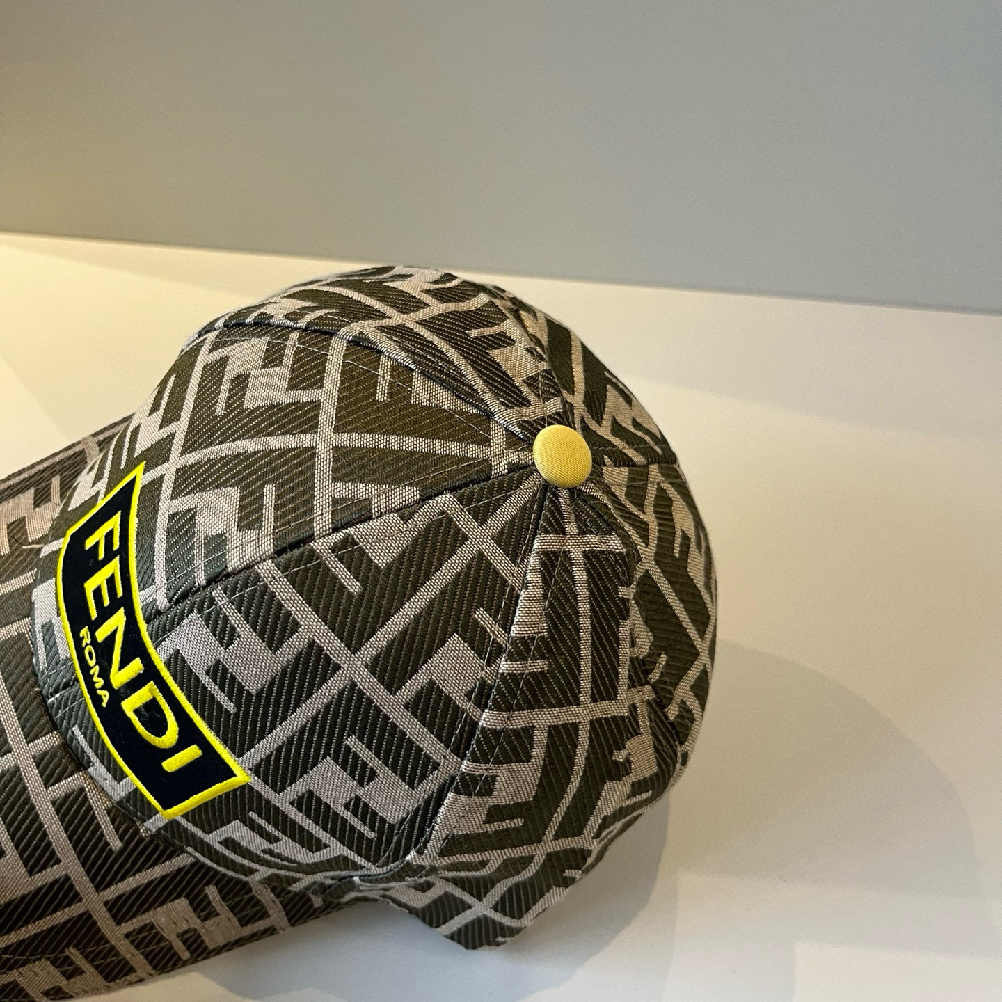  FENDI芬迪 老花系列棒球帽🧢 经典FF中古单品，气质穿搭单品，质量杠杠👍