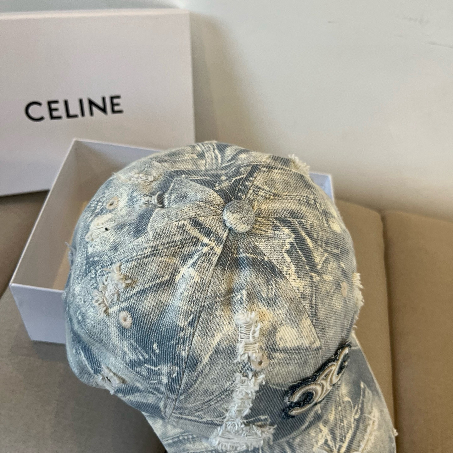 【CELINE赛琳】新款经典休闲潮流款 棒球帽🧢日韩风格，随便搭配都超好看！出门旅游，绝对要入手的一款
