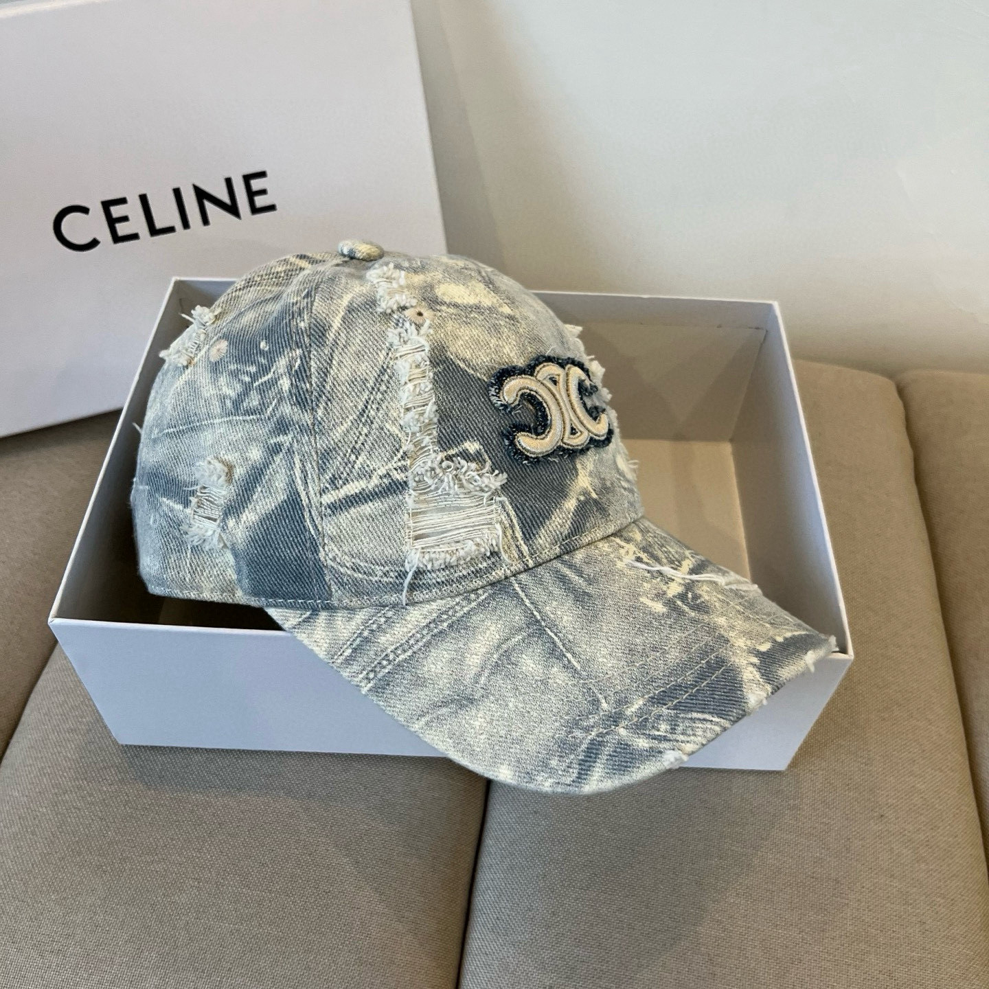 【CELINE赛琳】新款经典休闲潮流款 棒球帽🧢日韩风格，随便搭配都超好看！出门旅游，绝对要入手的一款
