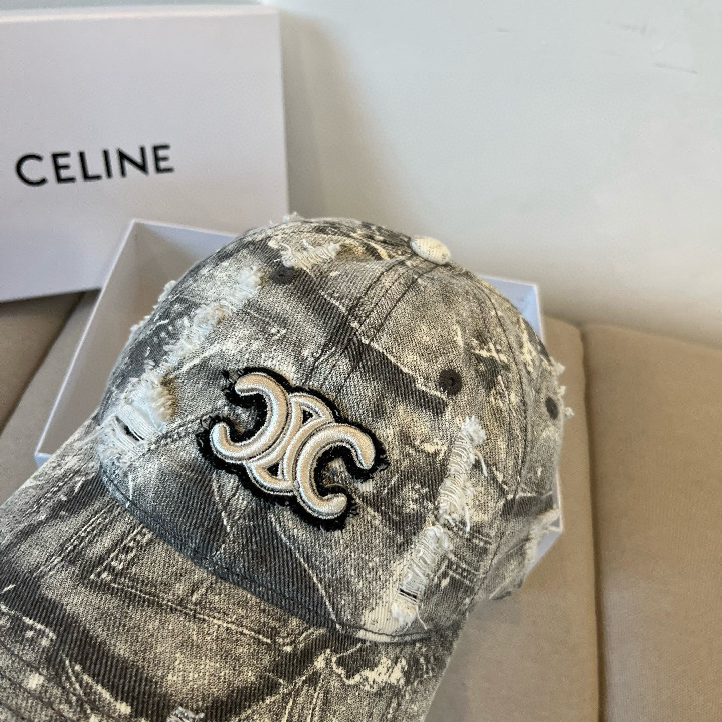 【CELINE赛琳】新款经典休闲潮流款 棒球帽🧢日韩风格，随便搭配都超好看！出门旅游，绝对要入手的一款