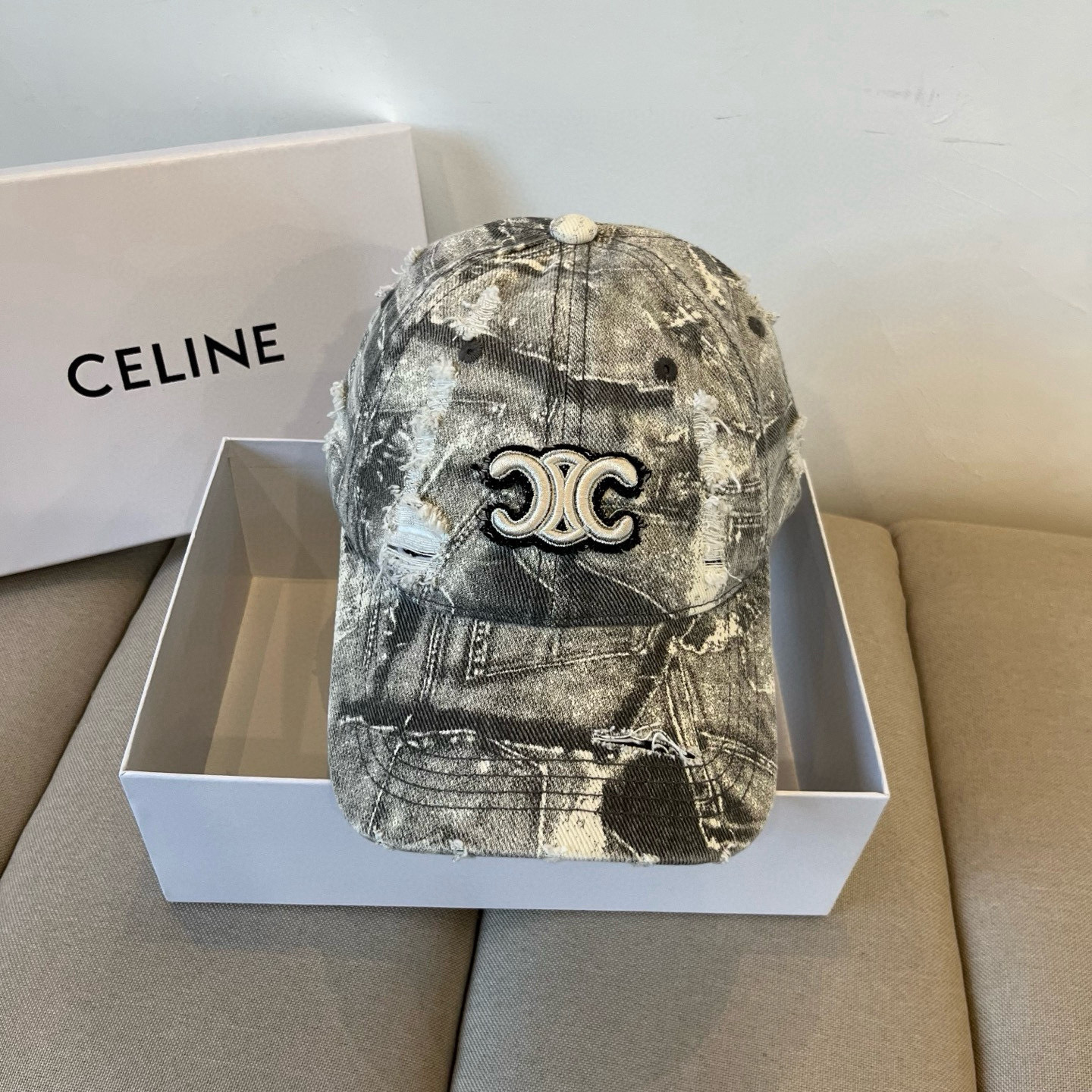 【CELINE赛琳】新款经典休闲潮流款 棒球帽🧢日韩风格，随便搭配都超好看！出门旅游，绝对要入手的一款