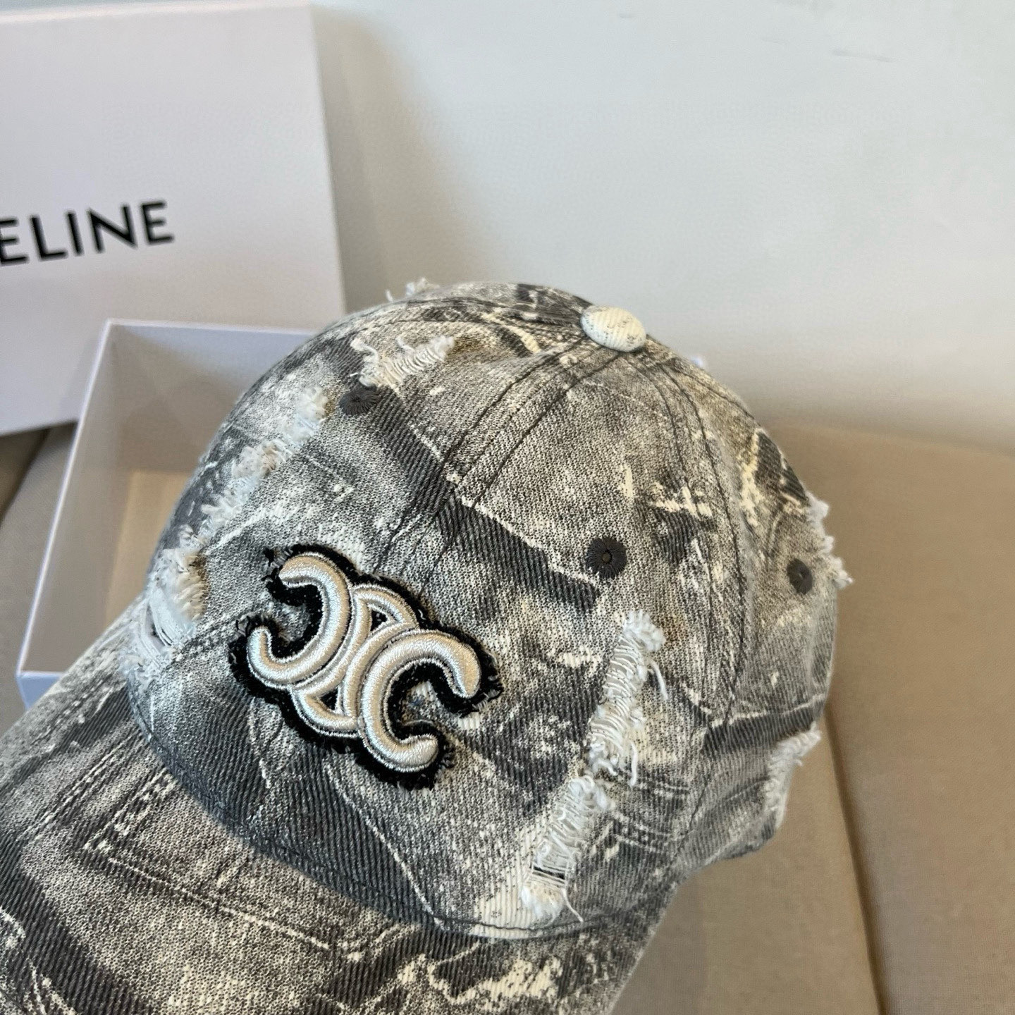 【CELINE赛琳】新款经典休闲潮流款 棒球帽🧢日韩风格，随便搭配都超好看！出门旅游，绝对要入手的一款