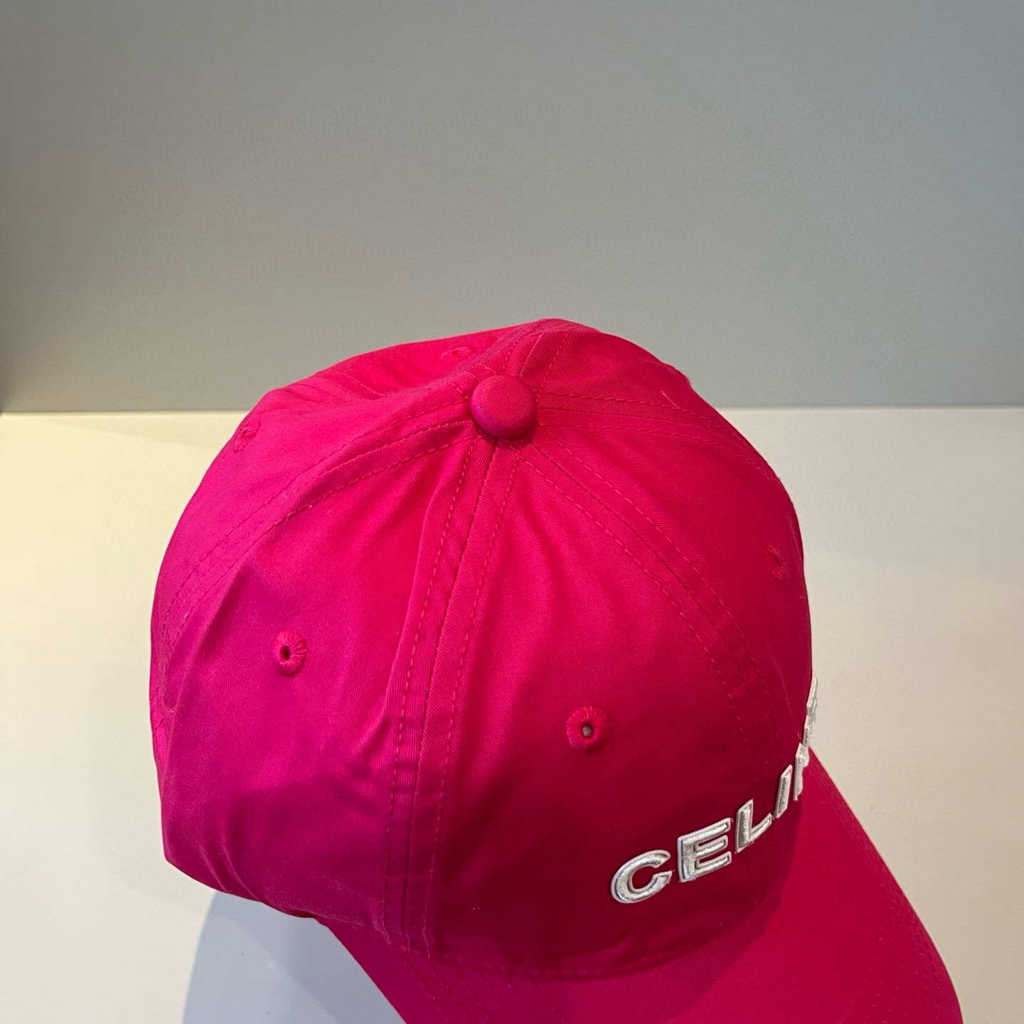 【CELINE赛琳】新款经典休闲潮流款 棒球帽🧢日韩风格，随便搭配都超好看！出门旅游，绝对要入手的一款