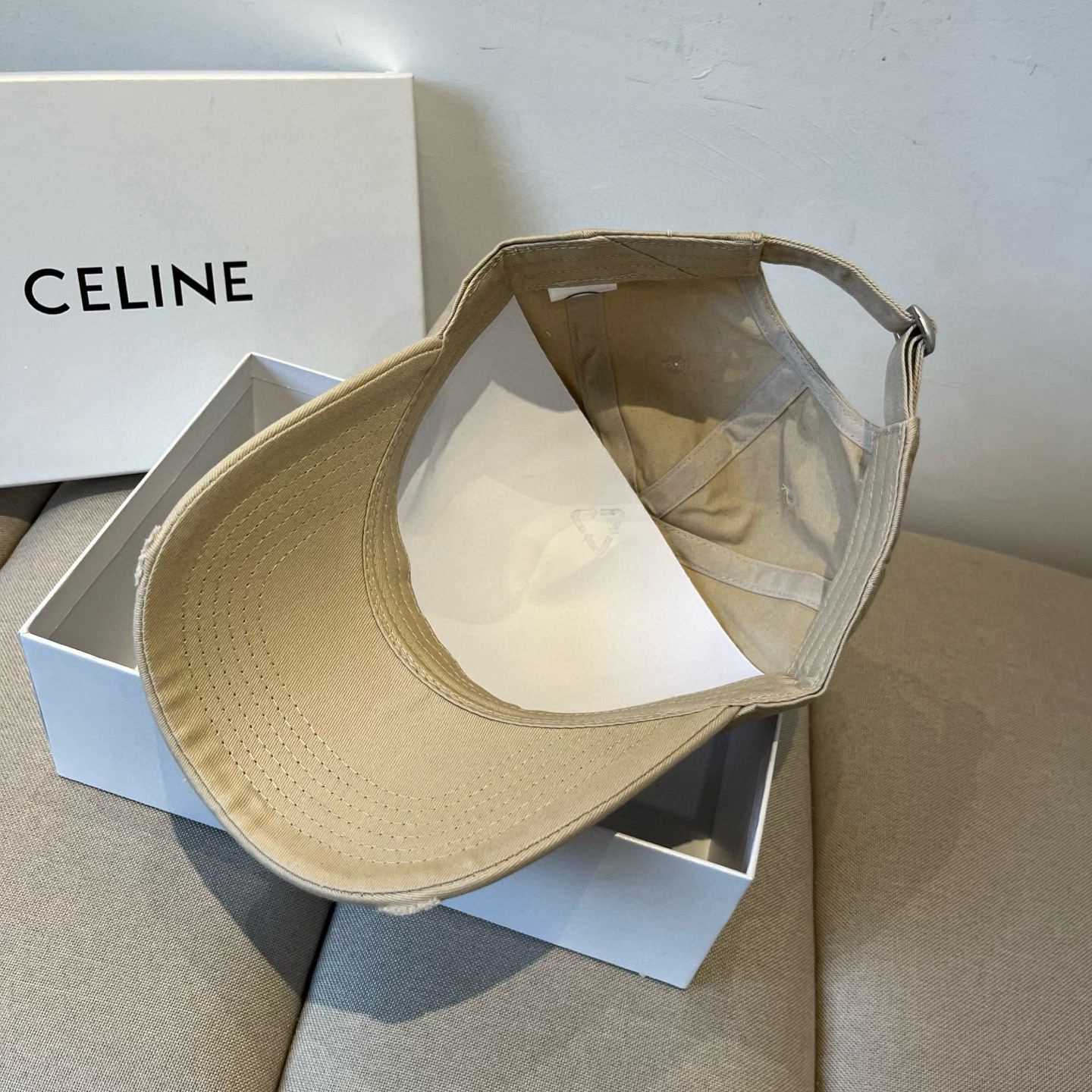 【CELINE赛琳】新款经典休闲潮流款 棒球帽🧢日韩风格，随便搭配都超好看！出门旅游，绝对要入手的一款