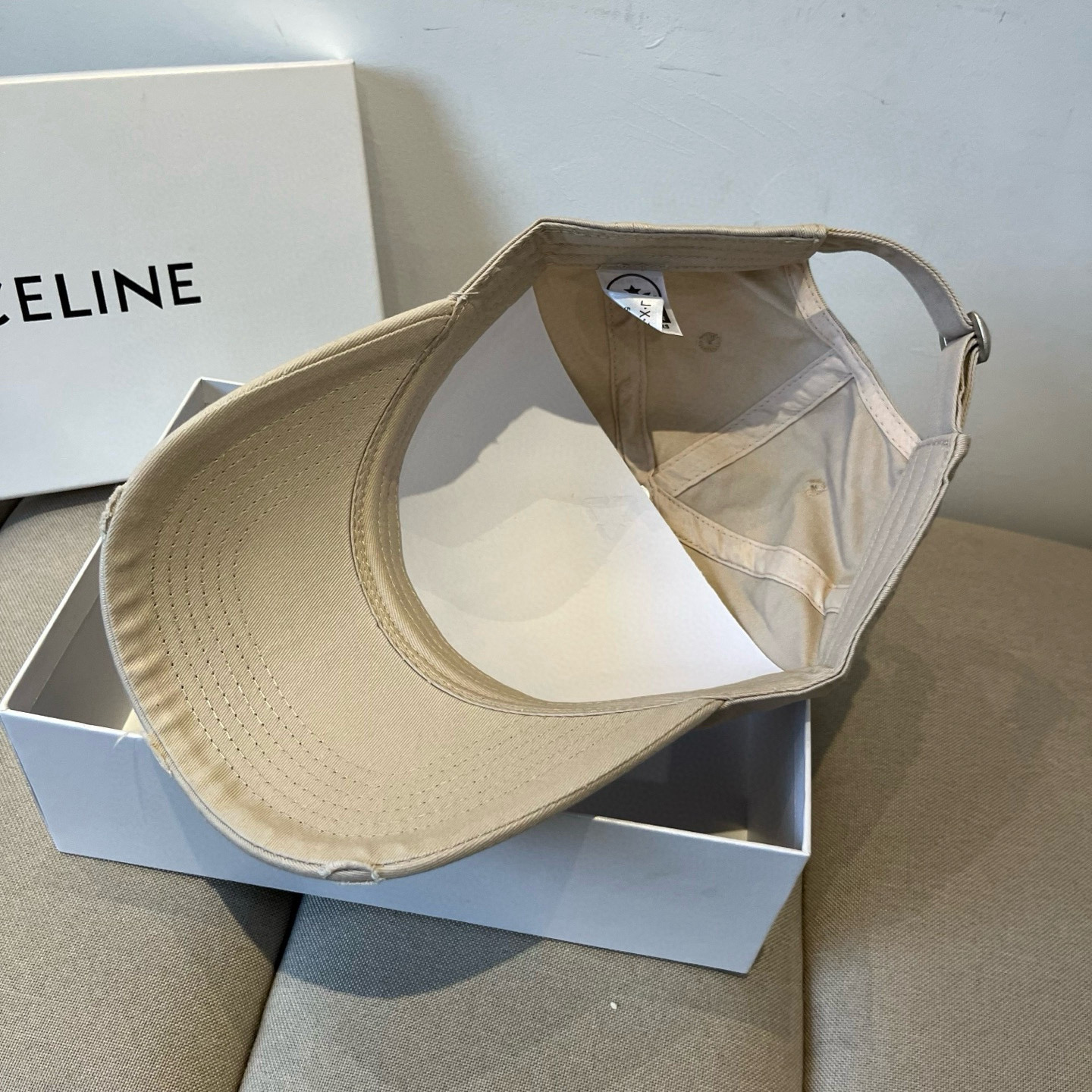 【CELINE赛琳】新款经典休闲潮流款 棒球帽🧢日韩风格，随便搭配都超好看！出门旅游，绝对要入手的一款