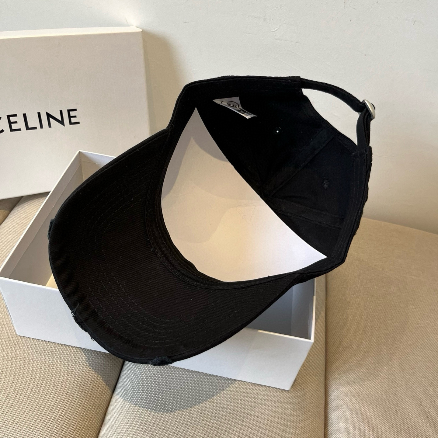 【CELINE赛琳】新款经典休闲潮流款 棒球帽🧢日韩风格，随便搭配都超好看！出门旅游，绝对要入手的一款