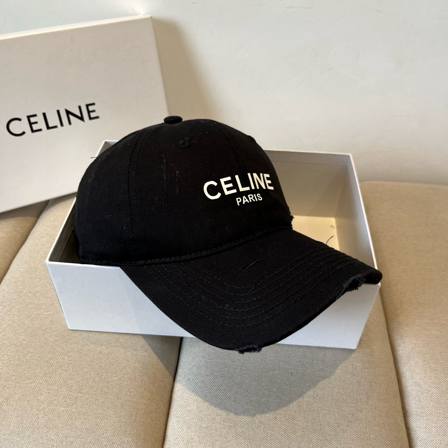 【CELINE赛琳】新款经典休闲潮流款 棒球帽🧢日韩风格，随便搭配都超好看！出门旅游，绝对要入手的一款
