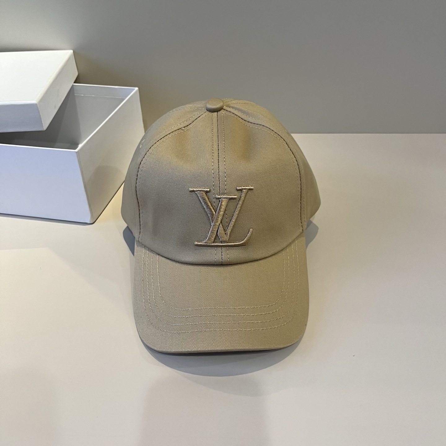 🧢路易威登棒球帽 LouisVuitton😍新款LV棒球帽，重工打造♥️高端大气，百搭款🤗男女通用！跑量