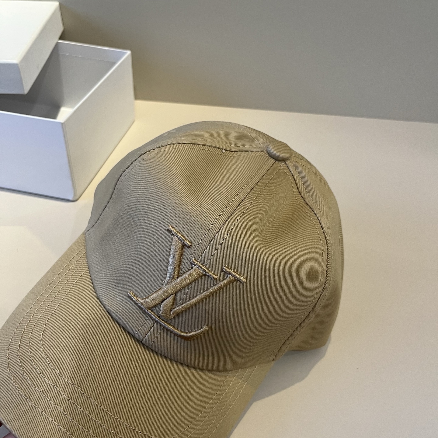 🧢路易威登棒球帽 LouisVuitton😍新款LV棒球帽，重工打造♥️高端大气，百搭款🤗男女通用！跑量