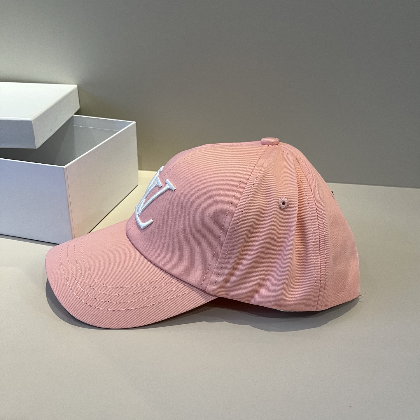 🧢路易威登棒球帽 LouisVuitton😍新款LV棒球帽，重工打造♥️高端大气，百搭款🤗男女通用！跑量