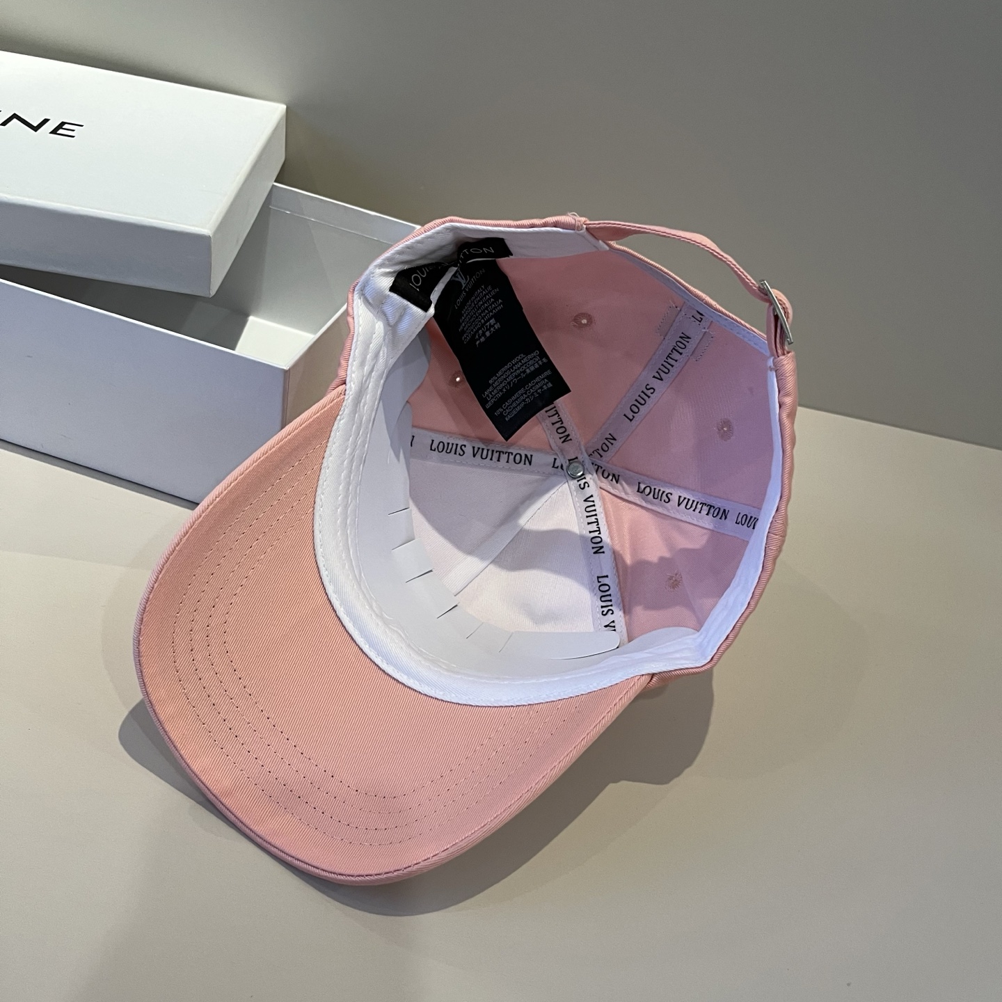 🧢路易威登棒球帽 LouisVuitton😍新款LV棒球帽，重工打造♥️高端大气，百搭款🤗男女通用！跑量