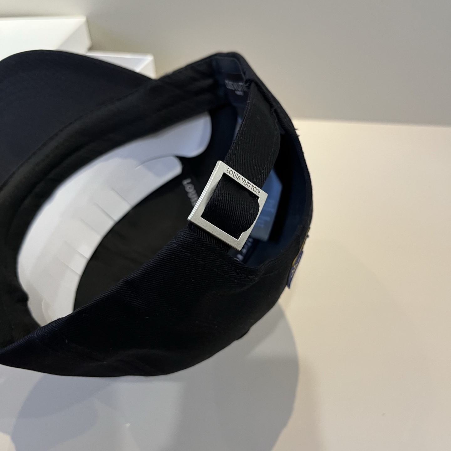 🧢路易威登棒球帽 LouisVuitton😍新款LV棒球帽，重工打造♥️高端大气，百搭款🤗男女通用！跑量