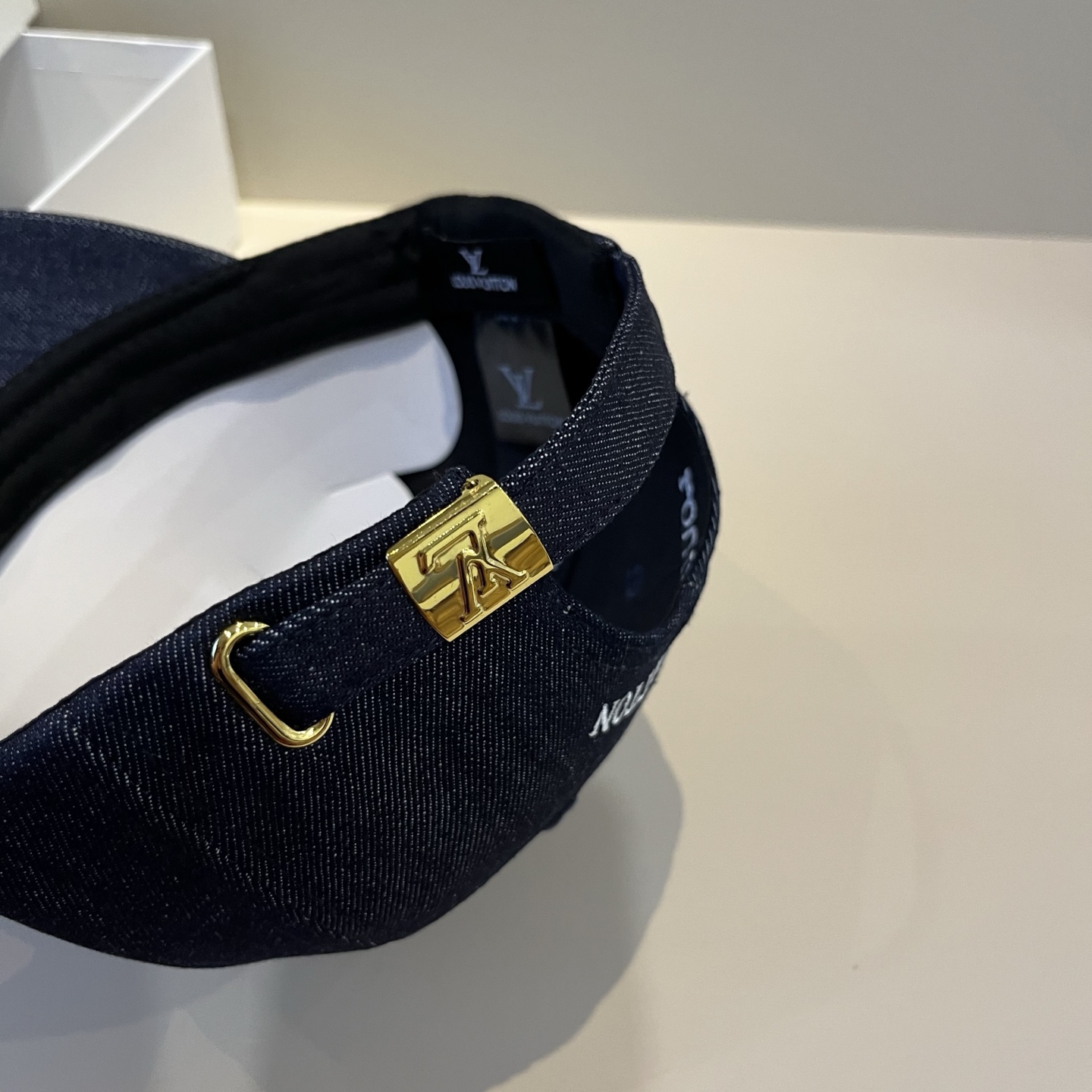 🧢路易威登棒球帽 LouisVuitton😍新款LV棒球帽，重工打造♥️高端大气，百搭款🤗男女通用！跑量