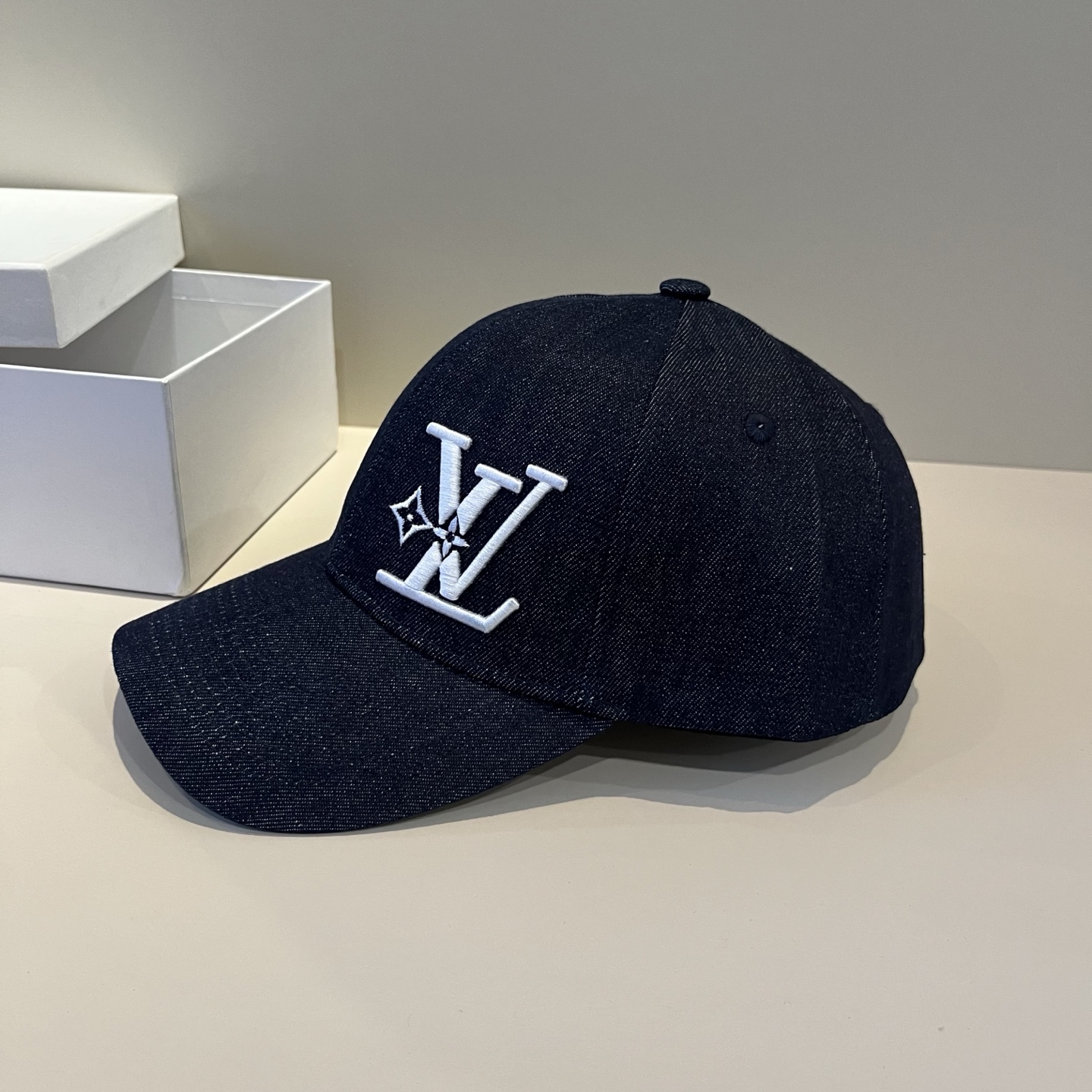 🧢路易威登棒球帽 LouisVuitton😍新款LV棒球帽，重工打造♥️高端大气，百搭款🤗男女通用！跑量