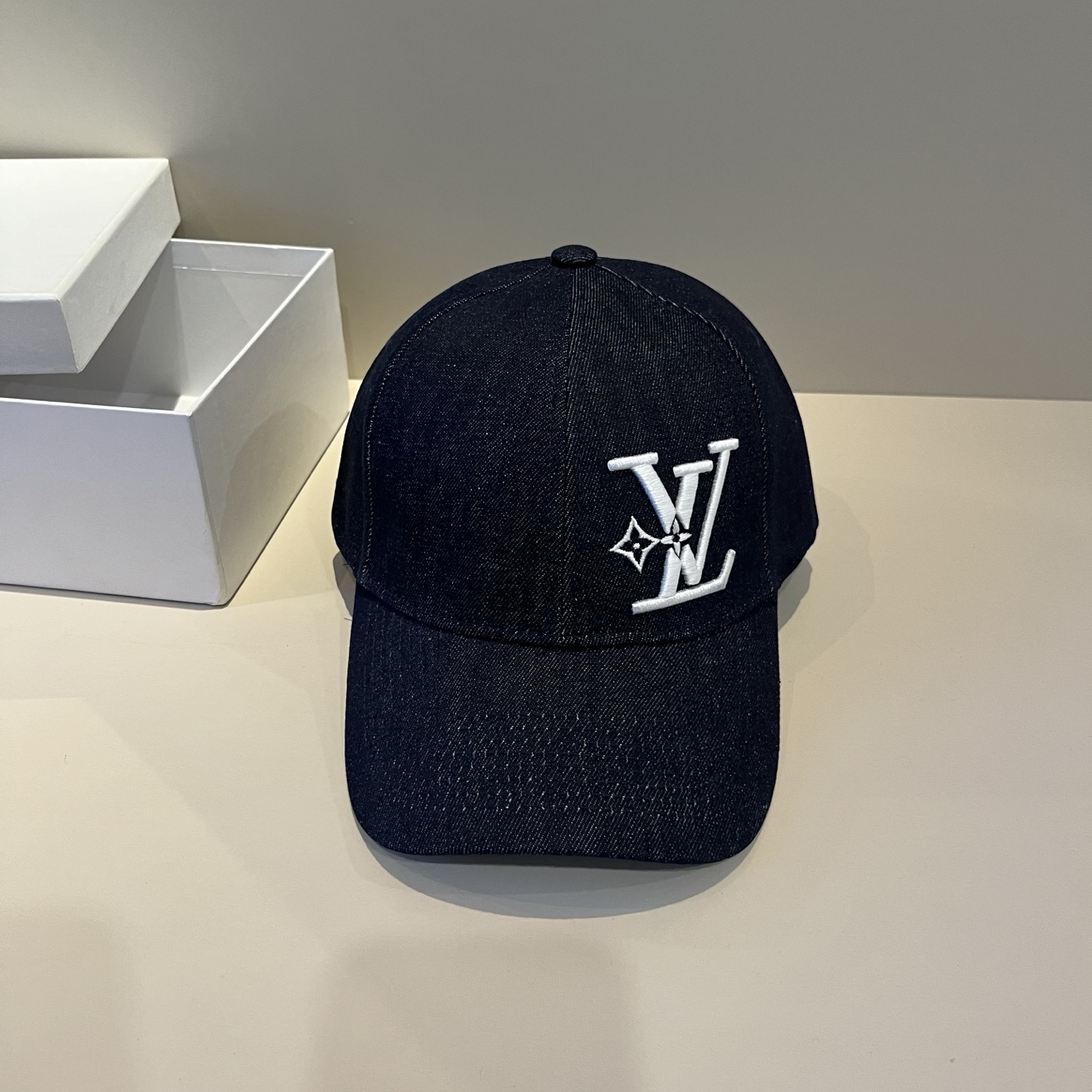 🧢路易威登棒球帽 LouisVuitton😍新款LV棒球帽，重工打造♥️高端大气，百搭款🤗男女通用！跑量