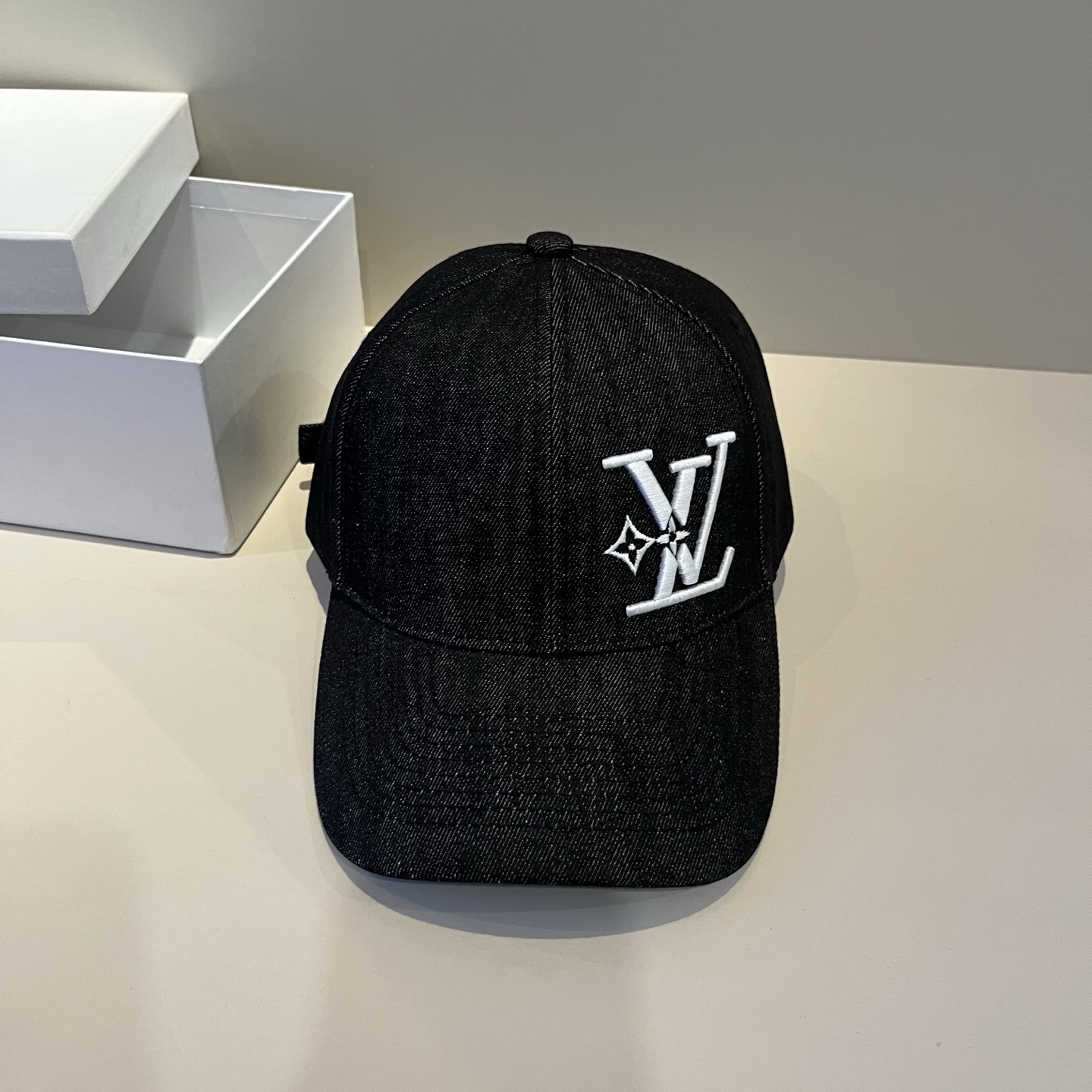 🧢路易威登棒球帽 LouisVuitton😍新款LV棒球帽，重工打造♥️高端大气，百搭款🤗男女通用！跑量