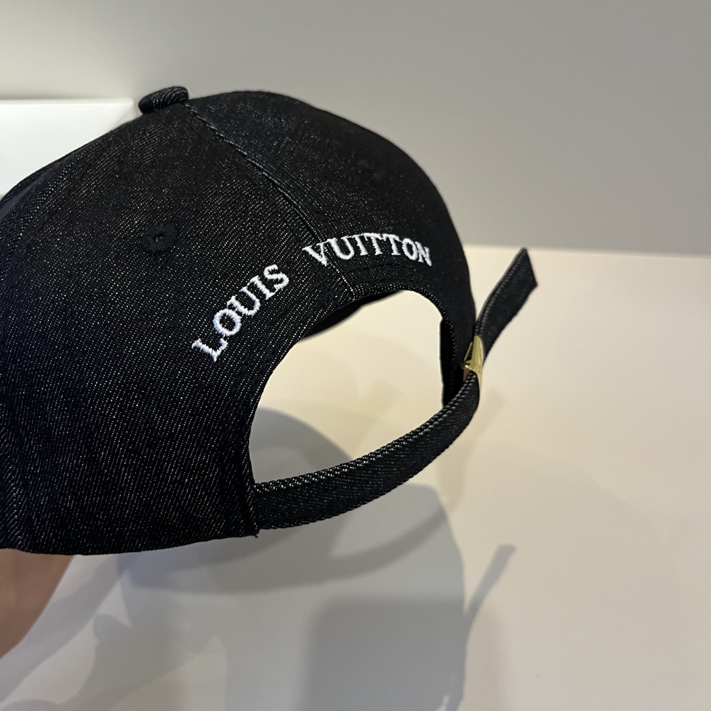🧢路易威登棒球帽 LouisVuitton😍新款LV棒球帽，重工打造♥️高端大气，百搭款🤗男女通用！跑量