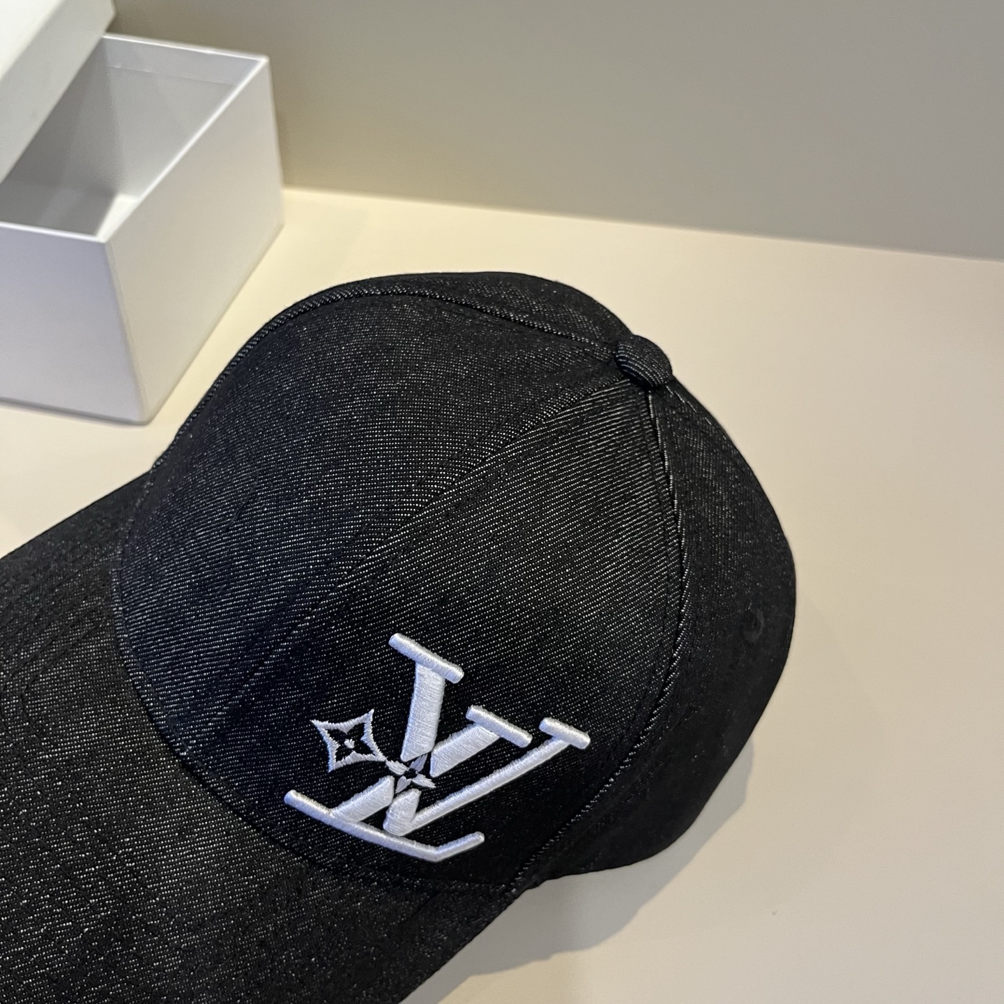 🧢路易威登棒球帽 LouisVuitton😍新款LV棒球帽，重工打造♥️高端大气，百搭款🤗男女通用！跑量