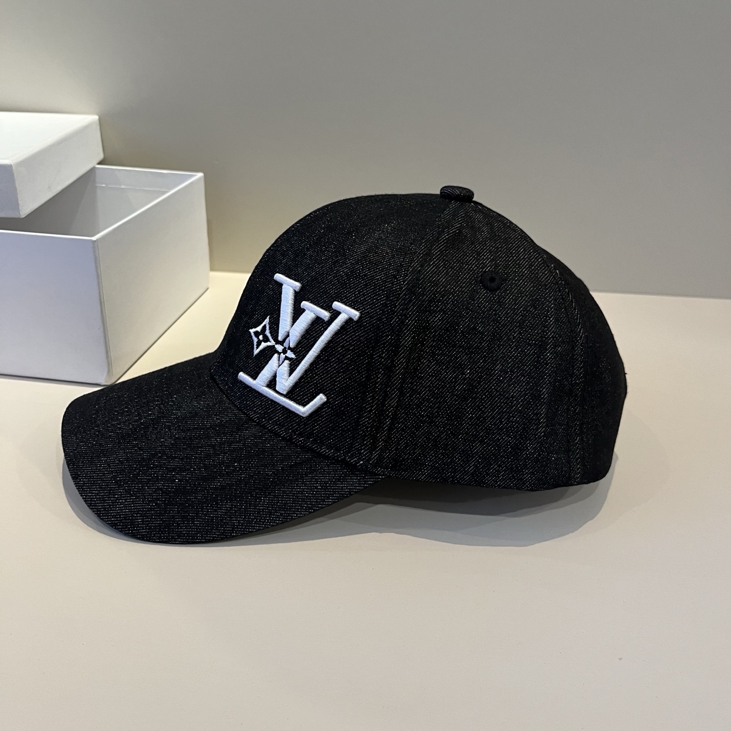 🧢路易威登棒球帽 LouisVuitton😍新款LV棒球帽，重工打造♥️高端大气，百搭款🤗男女通用！跑量