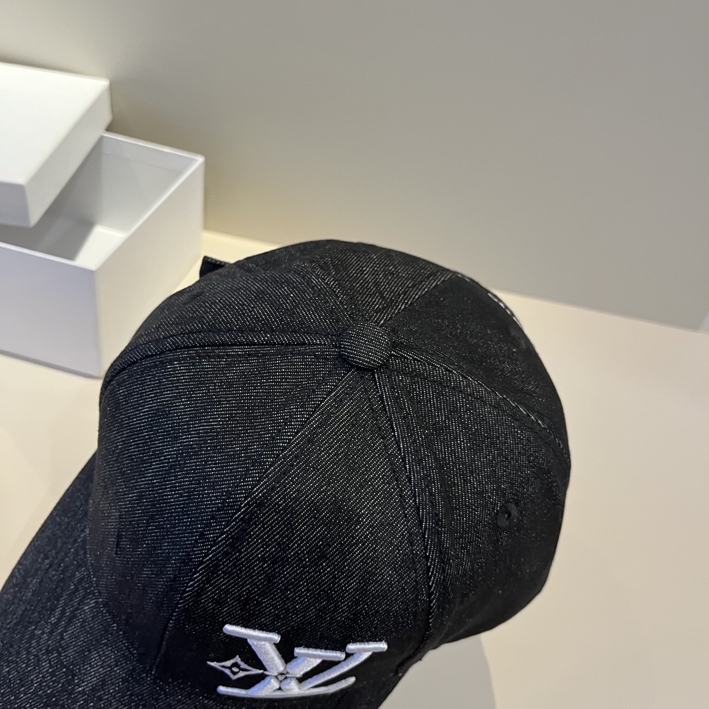 🧢路易威登棒球帽 LouisVuitton😍新款LV棒球帽，重工打造♥️高端大气，百搭款🤗男女通用！跑量