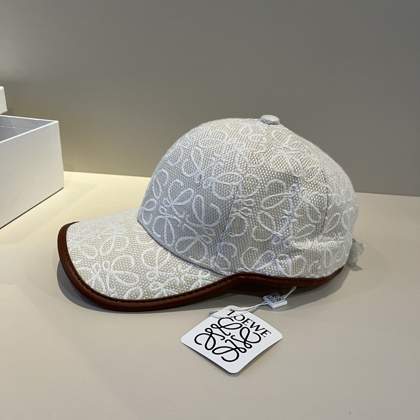 
👒罗意威👒LOEWE新款原版原标设计，质感超好，外部线条定位标准，做工精细，简约大气低价走量！