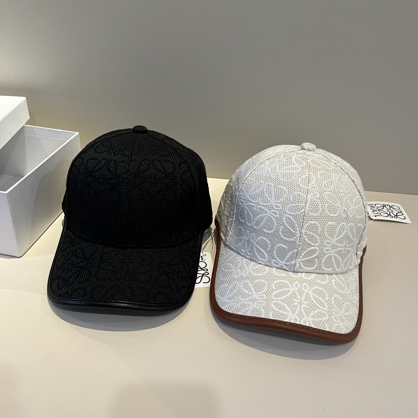 
👒罗意威👒LOEWE新款原版原标设计，质感超好，外部线条定位标准，做工精细，简约大气低价走量！