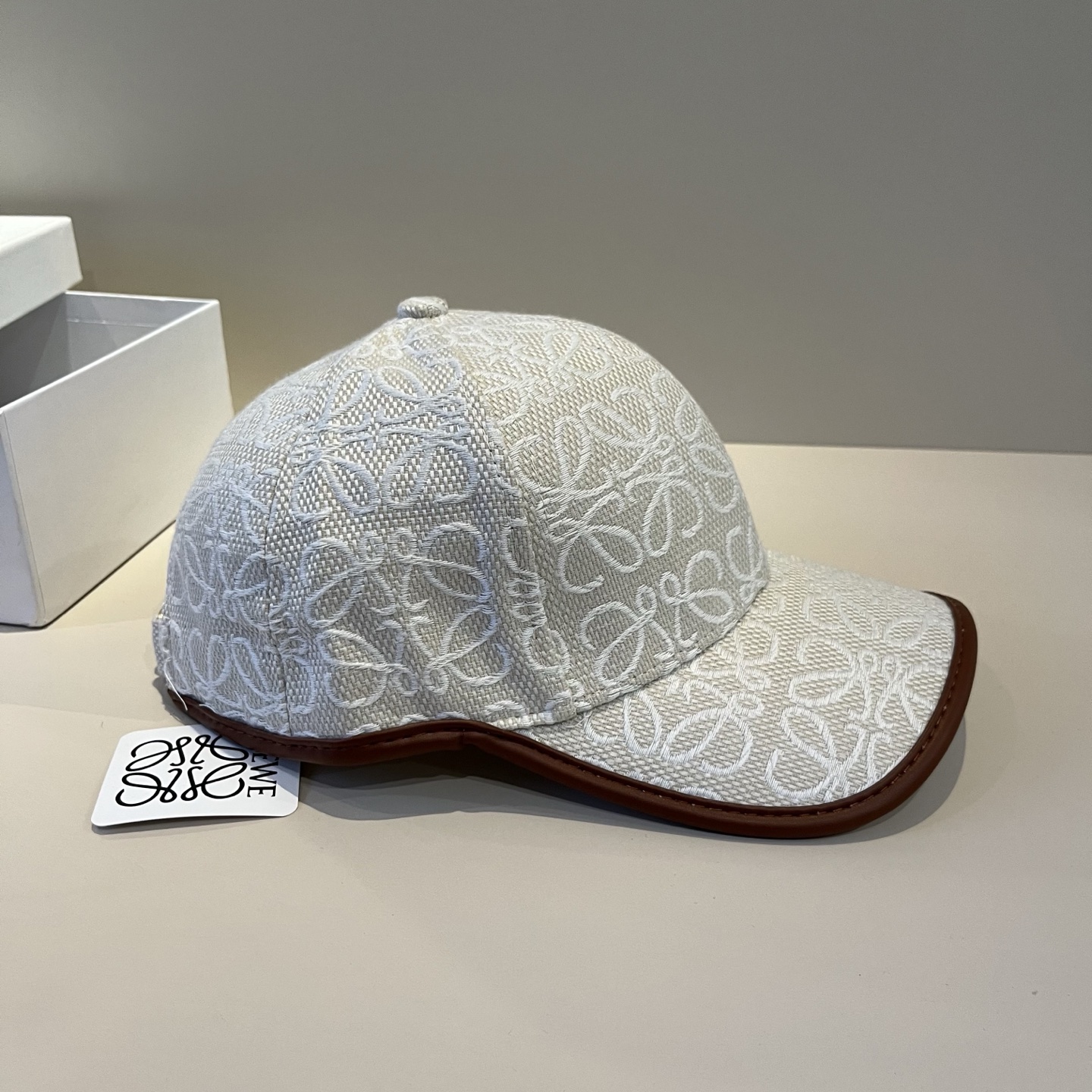 
👒罗意威👒LOEWE新款原版原标设计，质感超好，外部线条定位标准，做工精细，简约大气低价走量！